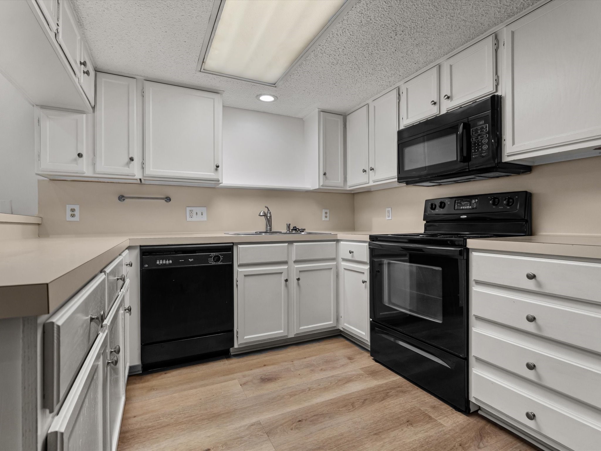 2404 Villa Court Property Photo 4
