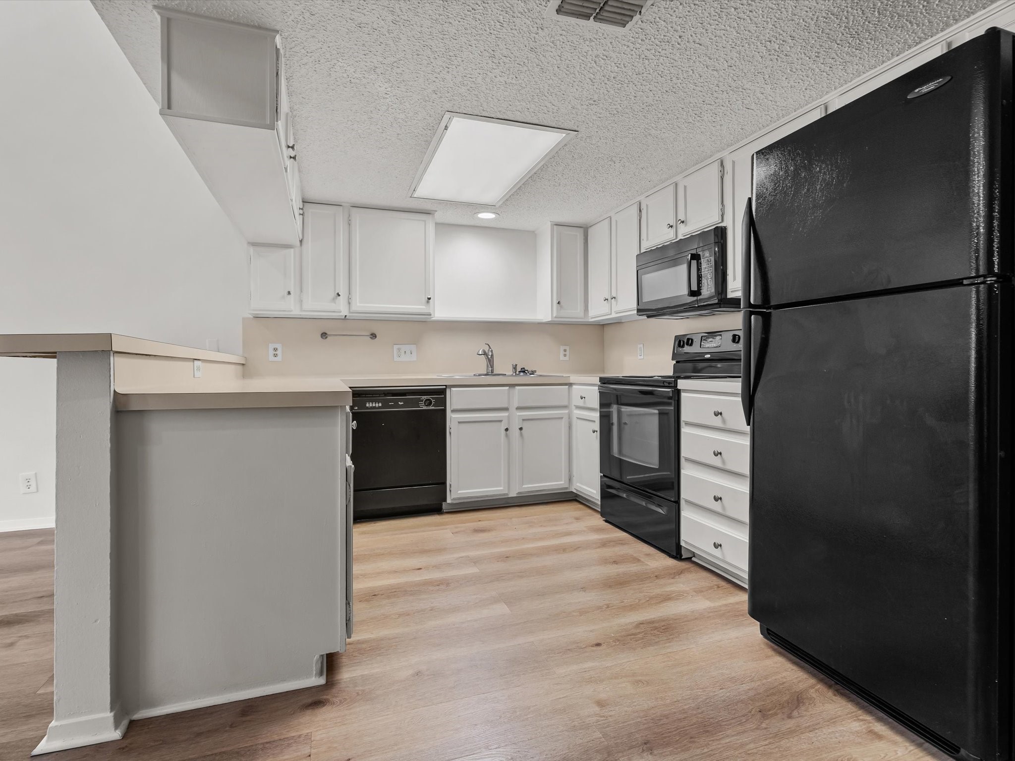 2404 Villa Court Property Photo 6