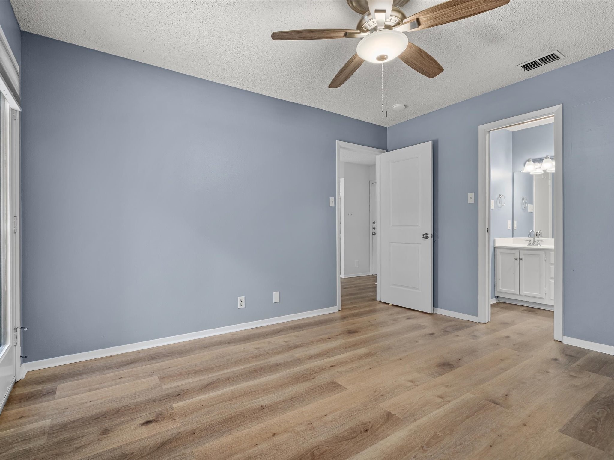 2404 Villa Court Property Photo 8