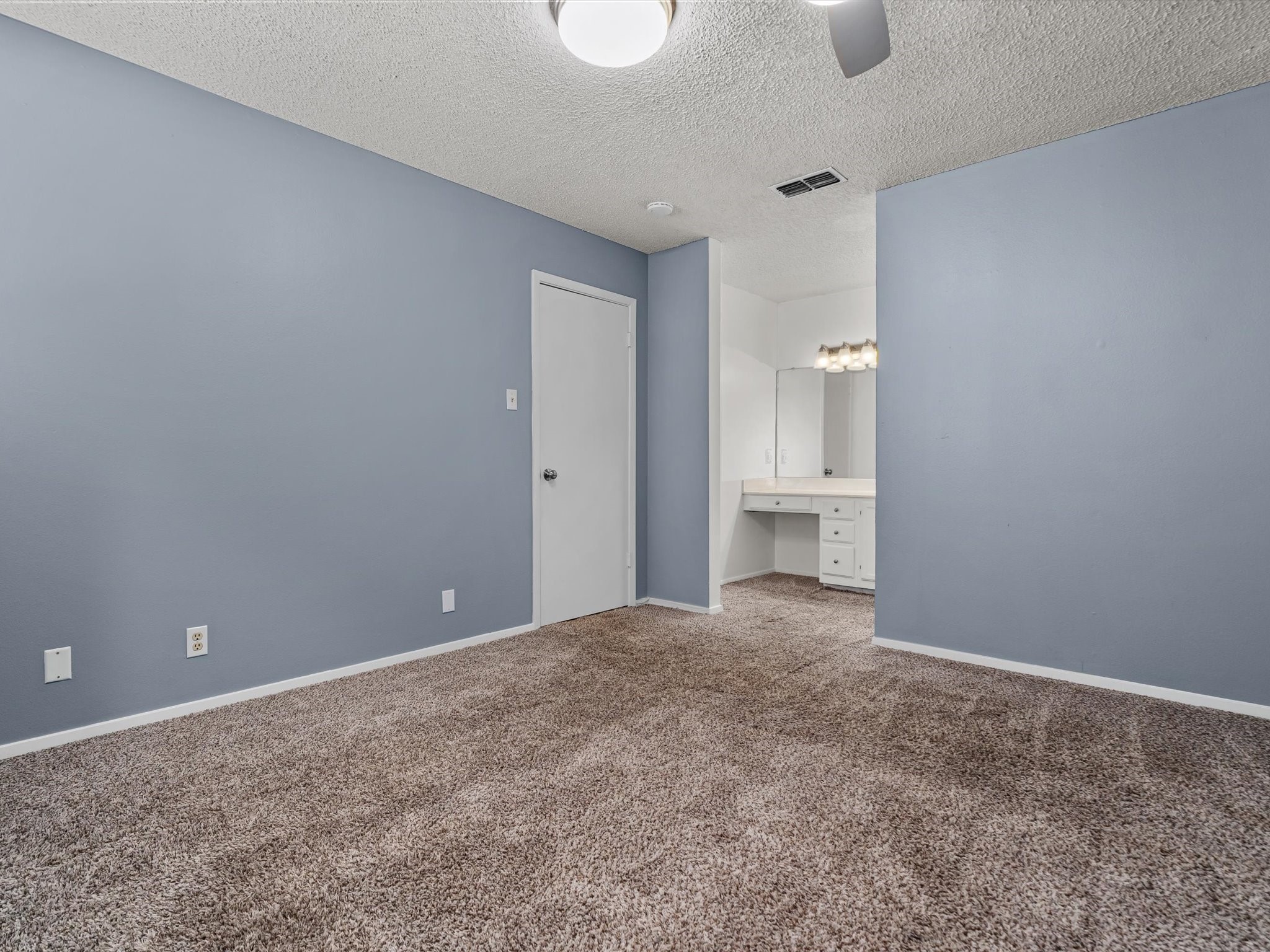 2404 Villa Court Property Photo 16