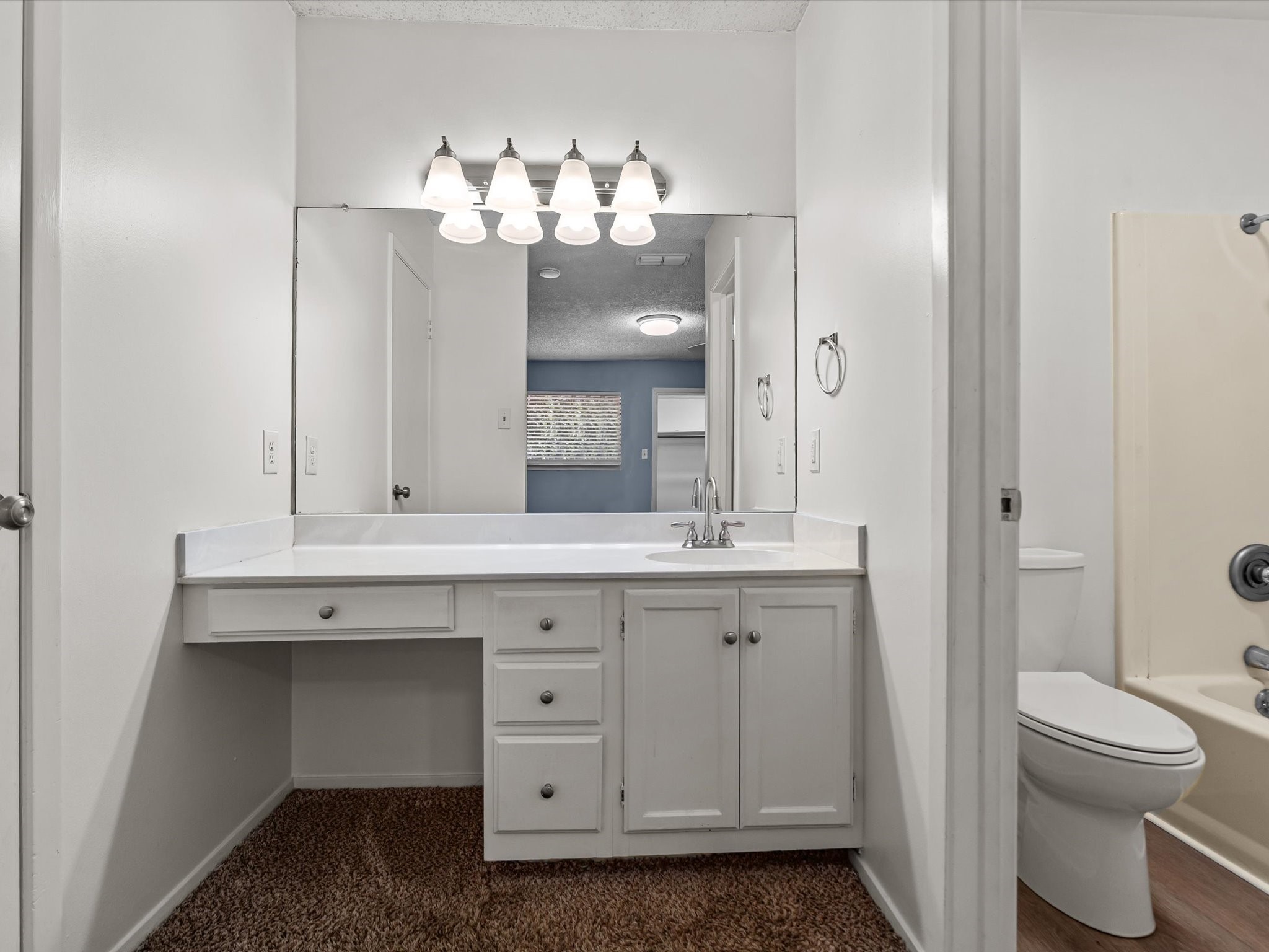 2404 Villa Court Property Photo 17