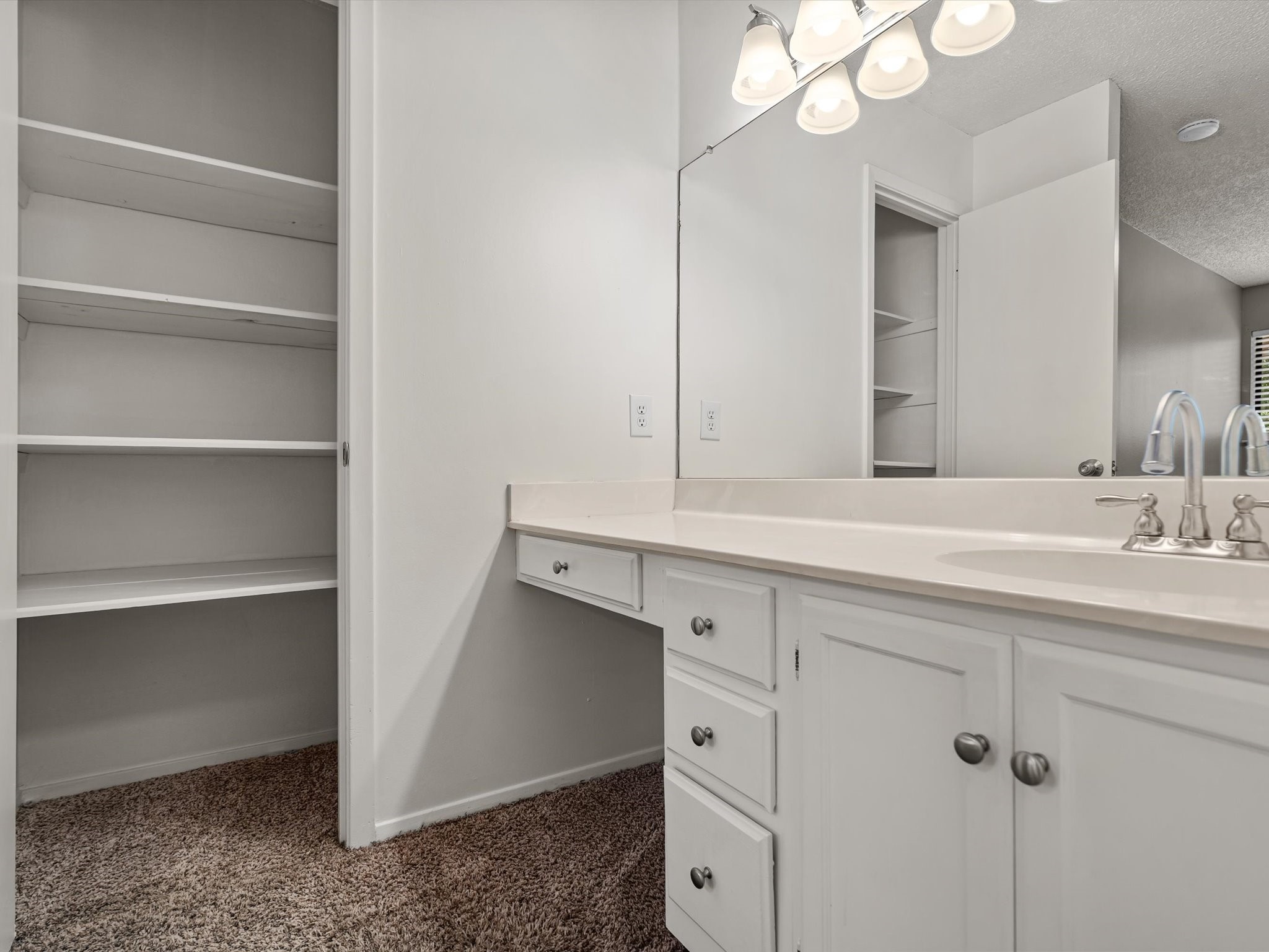 2404 Villa Court Property Photo 19