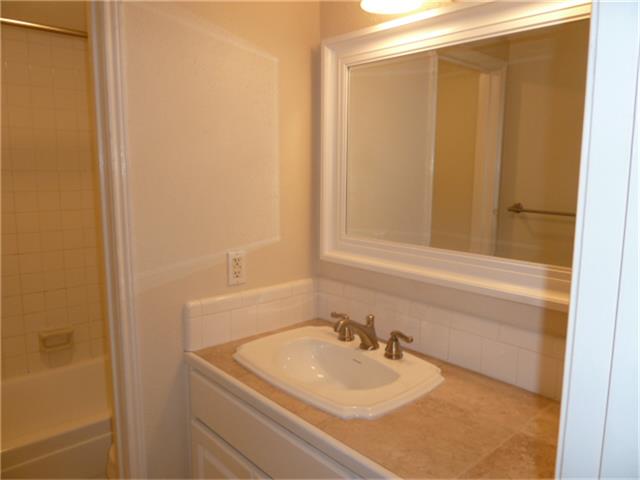 2100 Tanglewilde Street 8 Property Photo 12