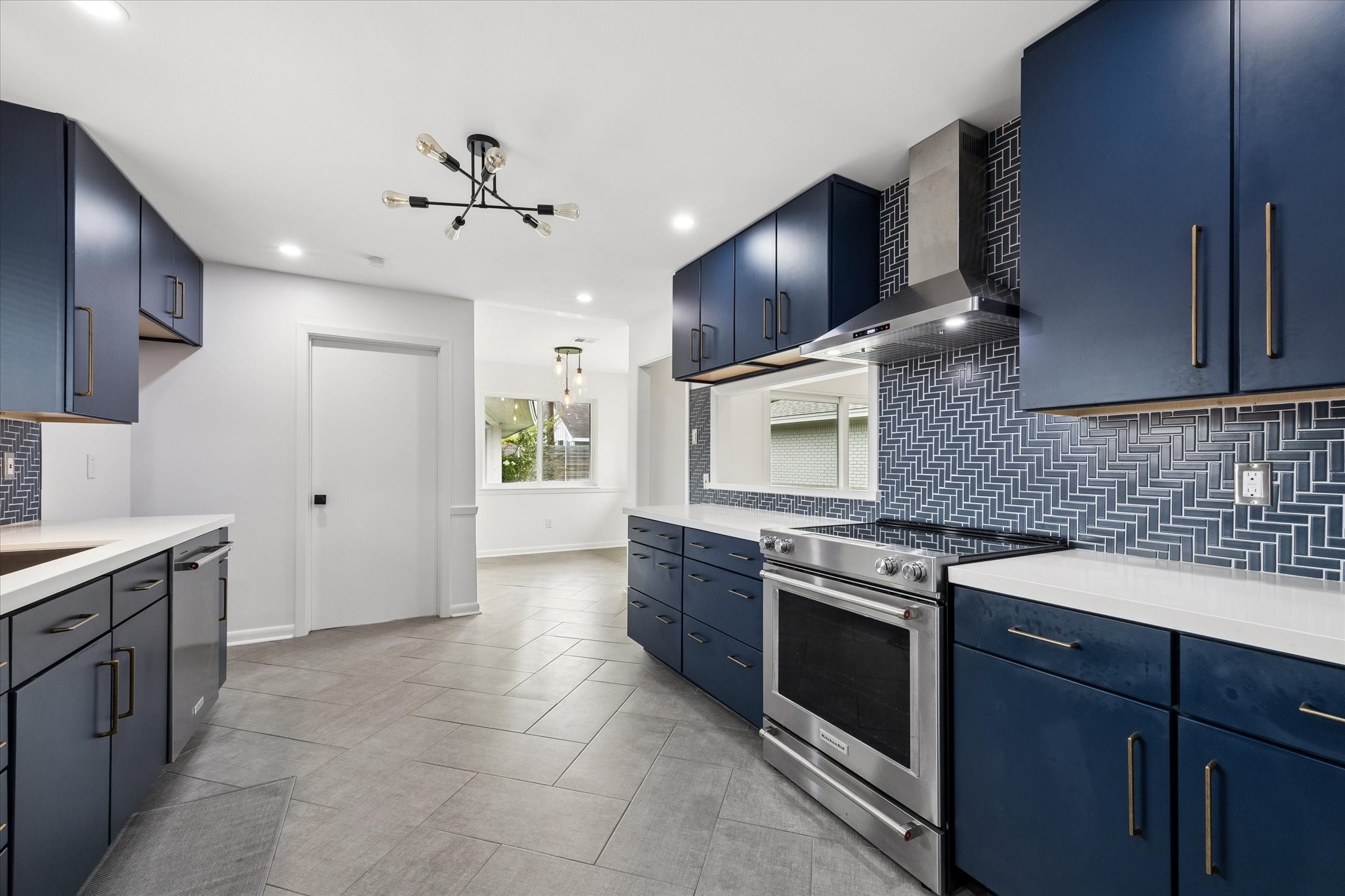 8527 Glenloch Drive Property Photo 11