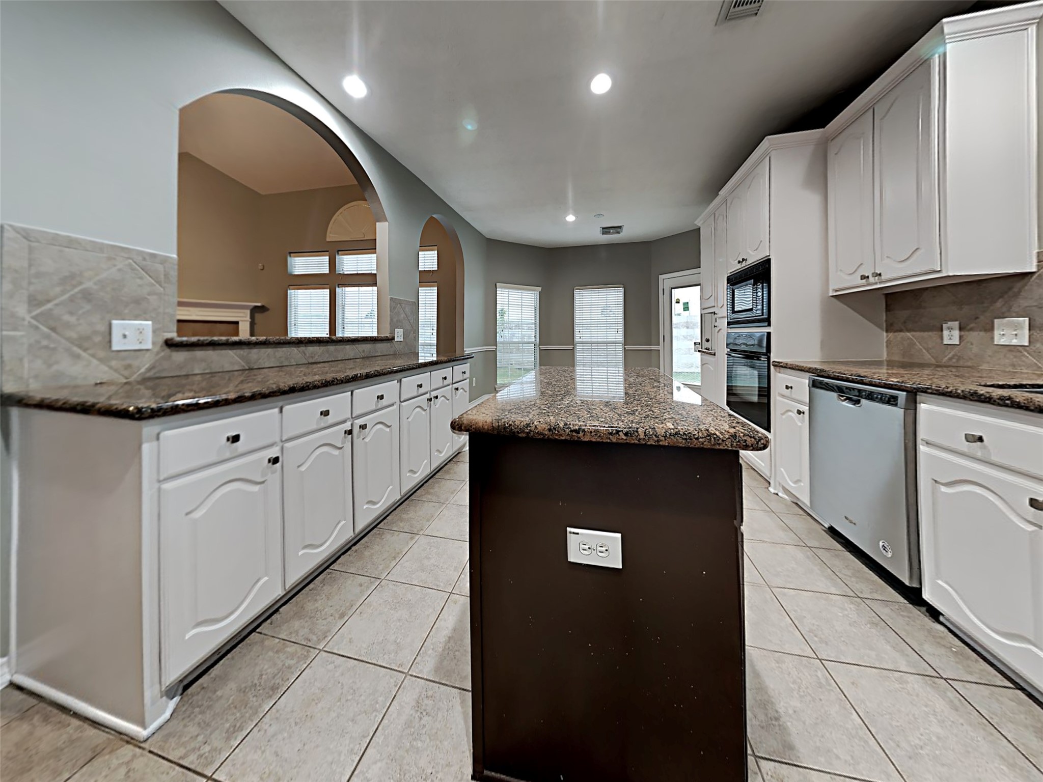 16539 Mesa Point Drive Property Photo 4