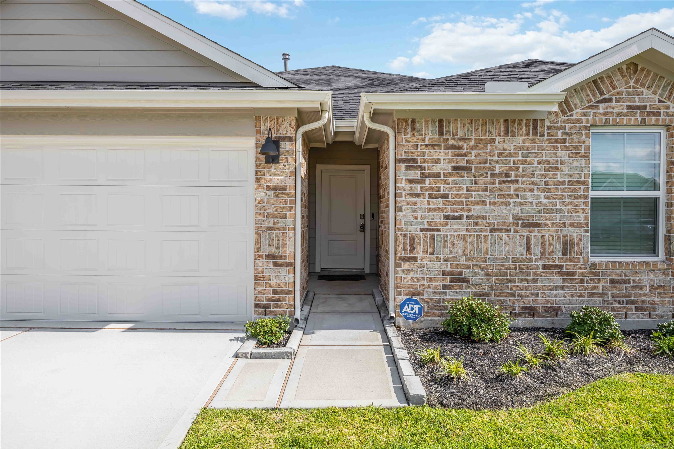 9522 Wall Street Property Photo 3