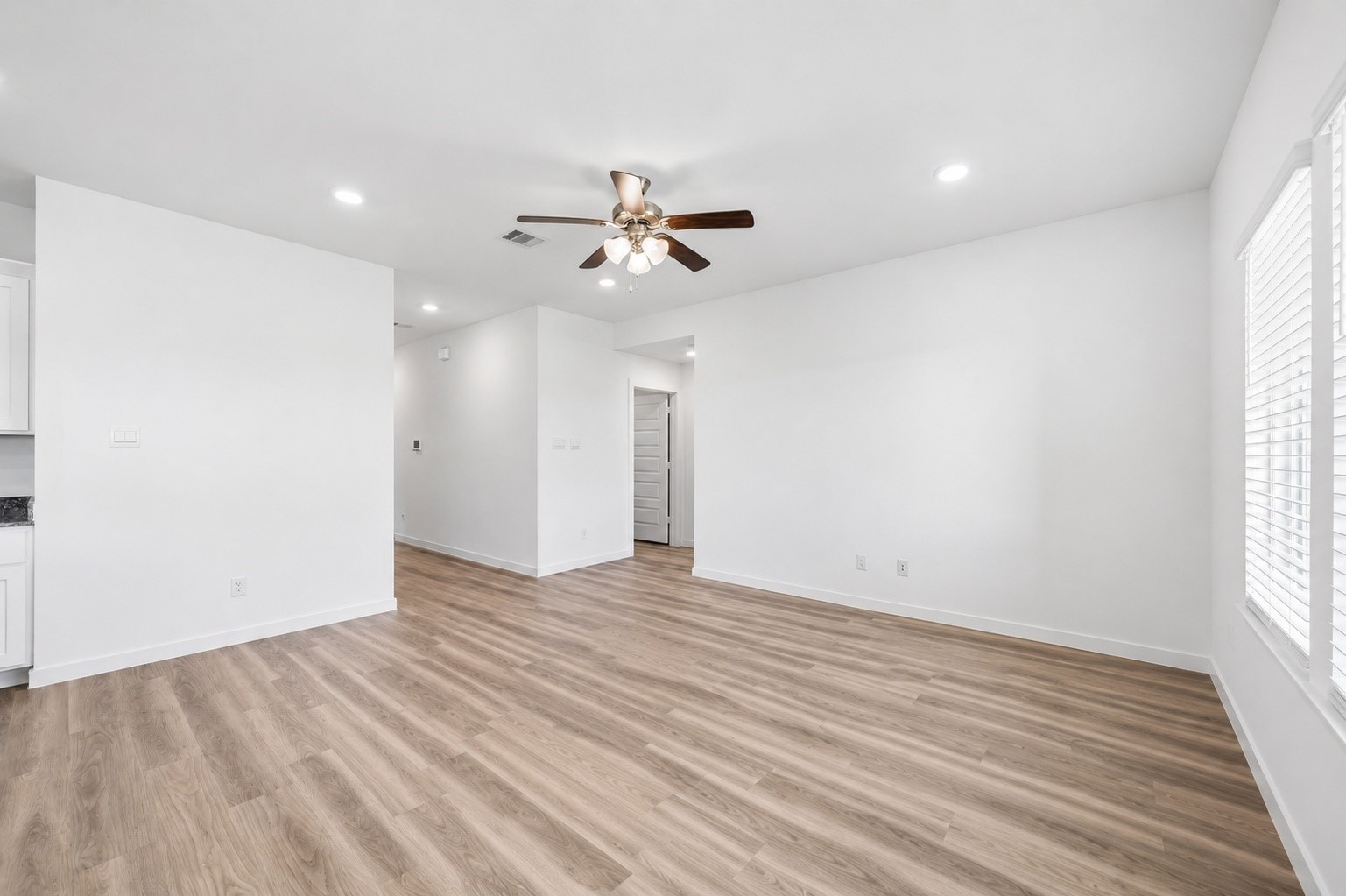 9522 Wall Street Property Photo 9