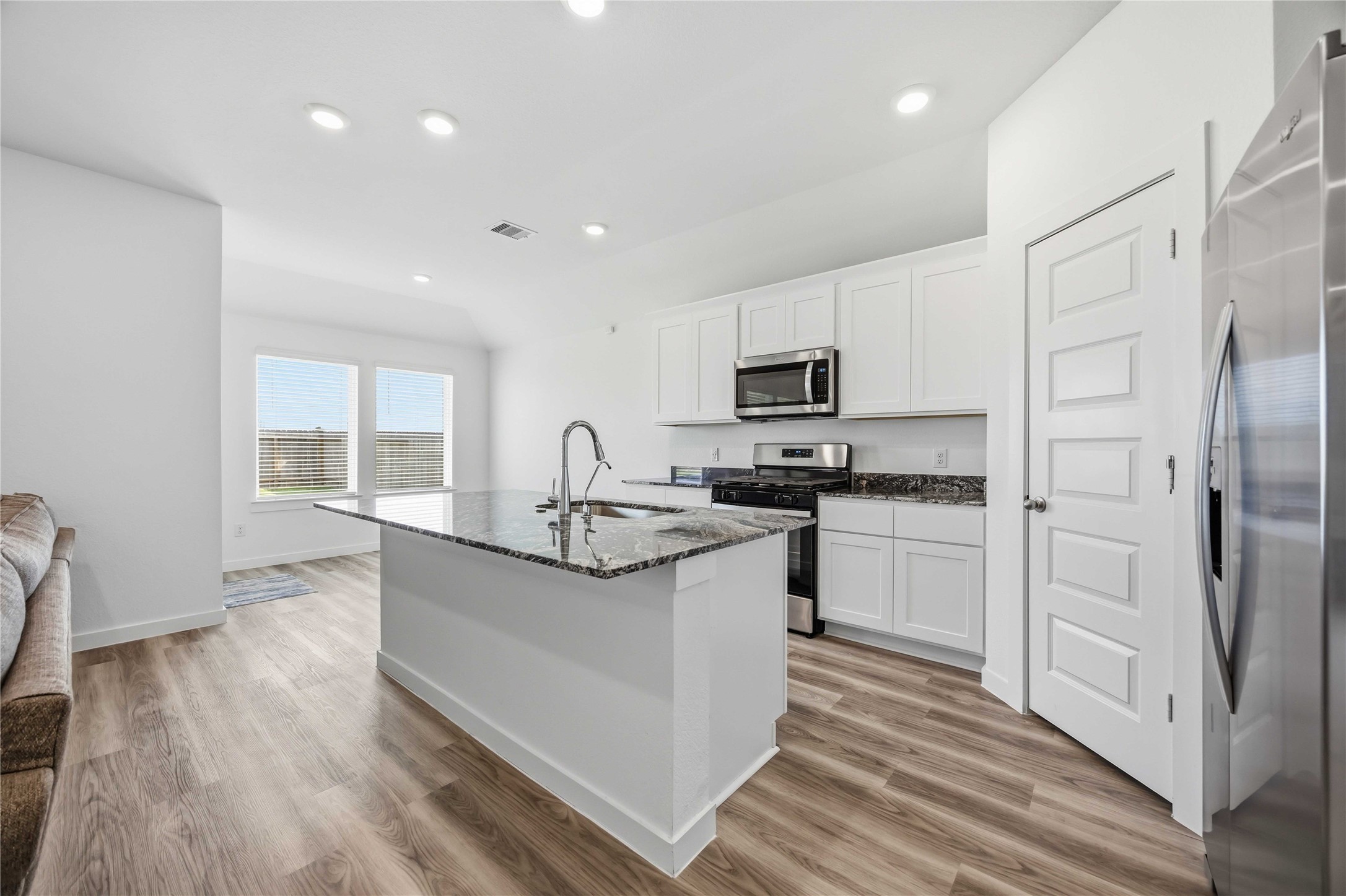 9522 Wall Street Property Photo 12