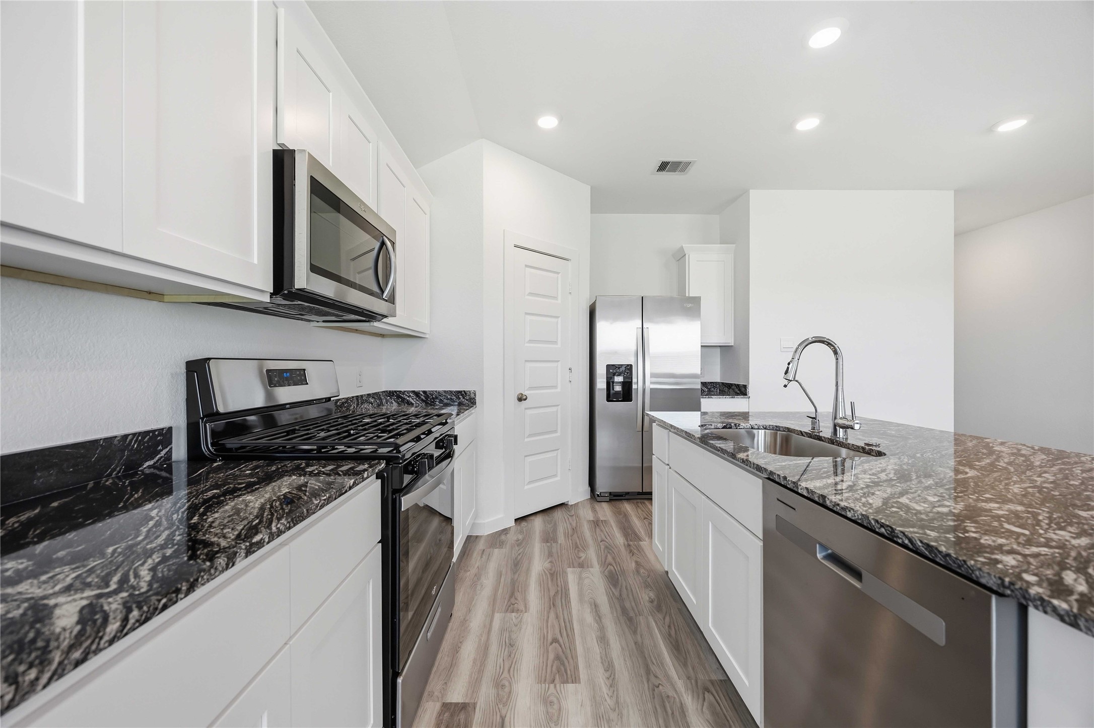 9522 Wall Street Property Photo 13