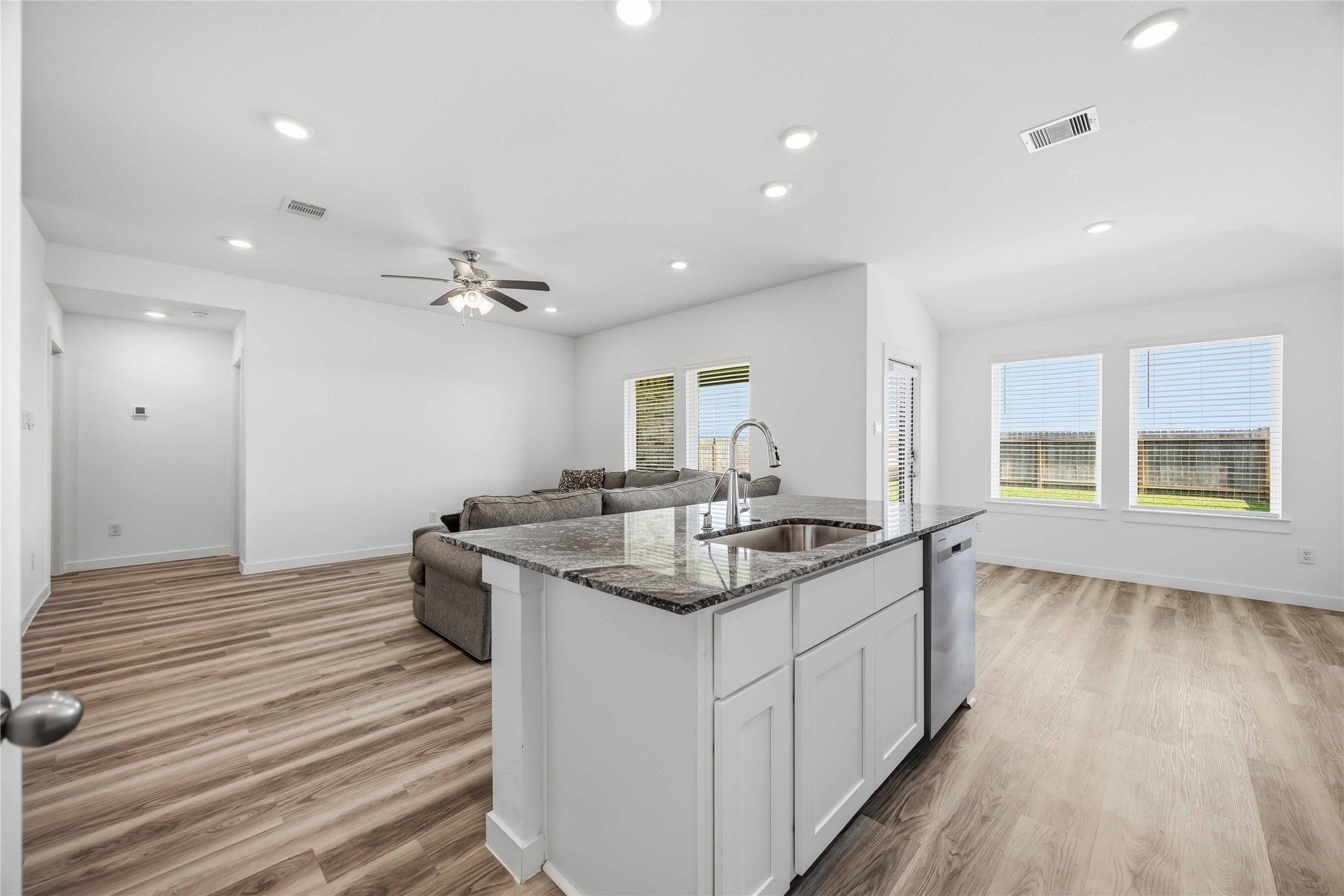 9522 Wall Street Property Photo 14