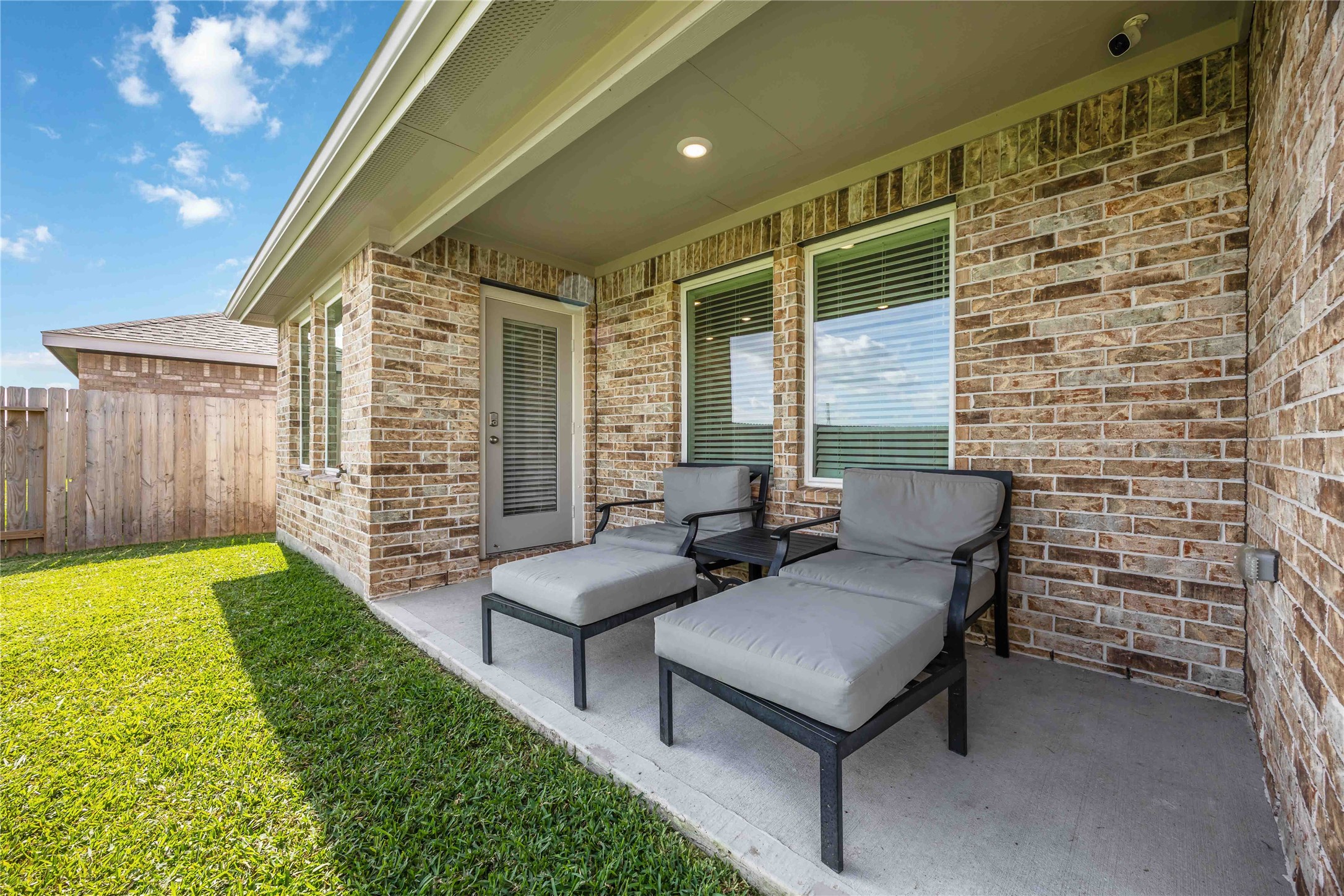 9522 Wall Street Property Photo 26