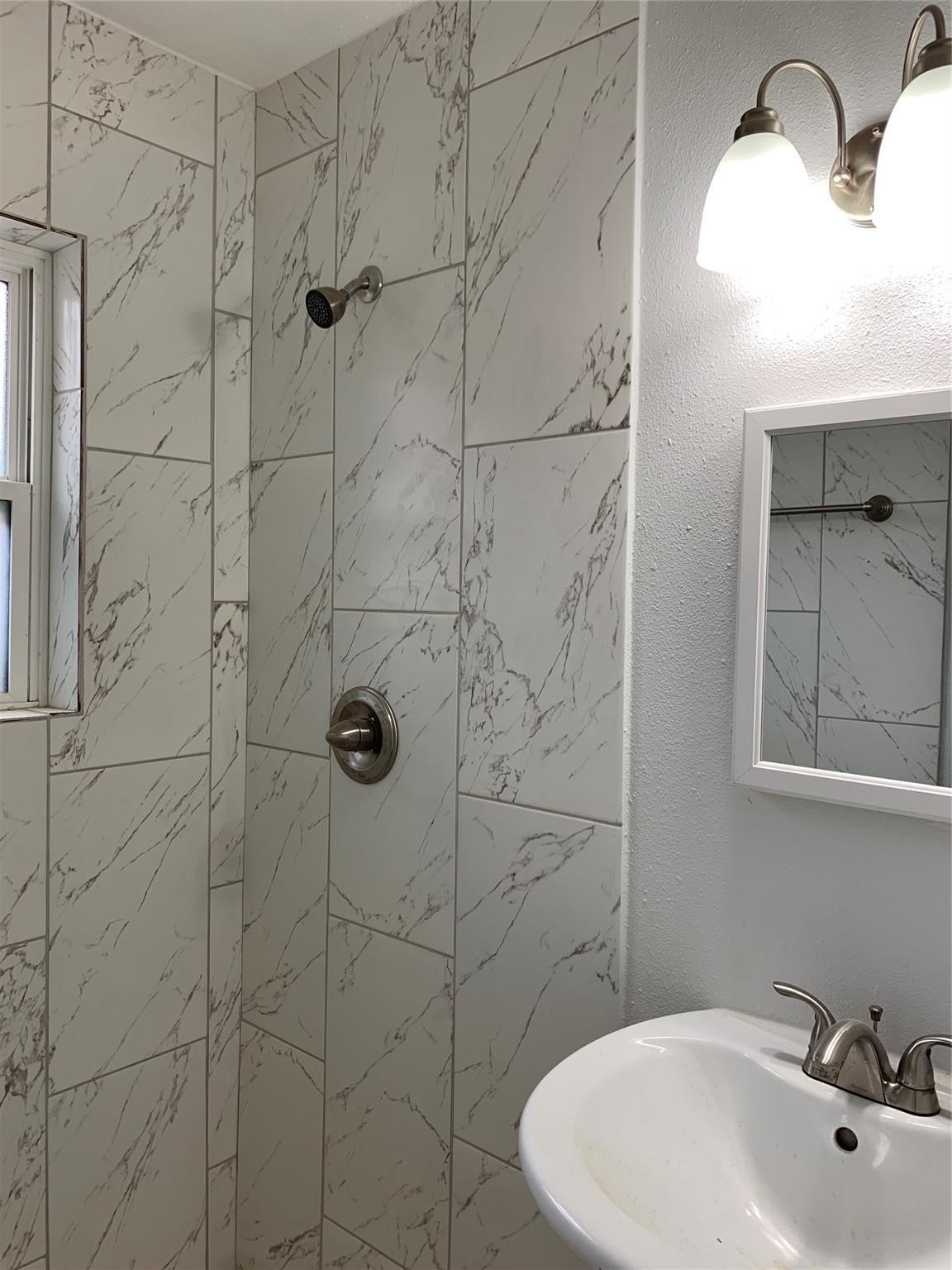 2221 Blodgett Street Property Photo 6