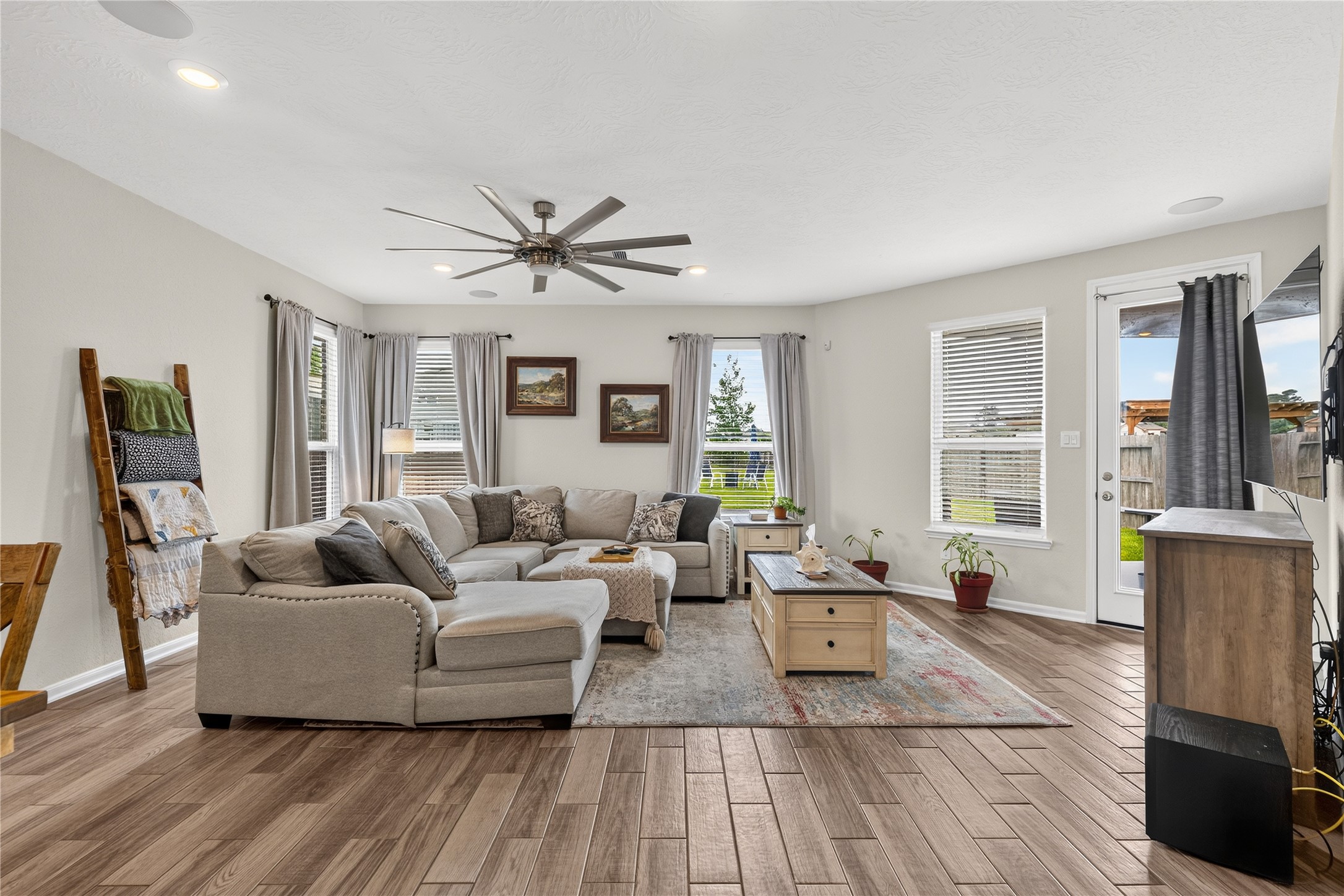 1123 Clonmore Court Property Photo 3