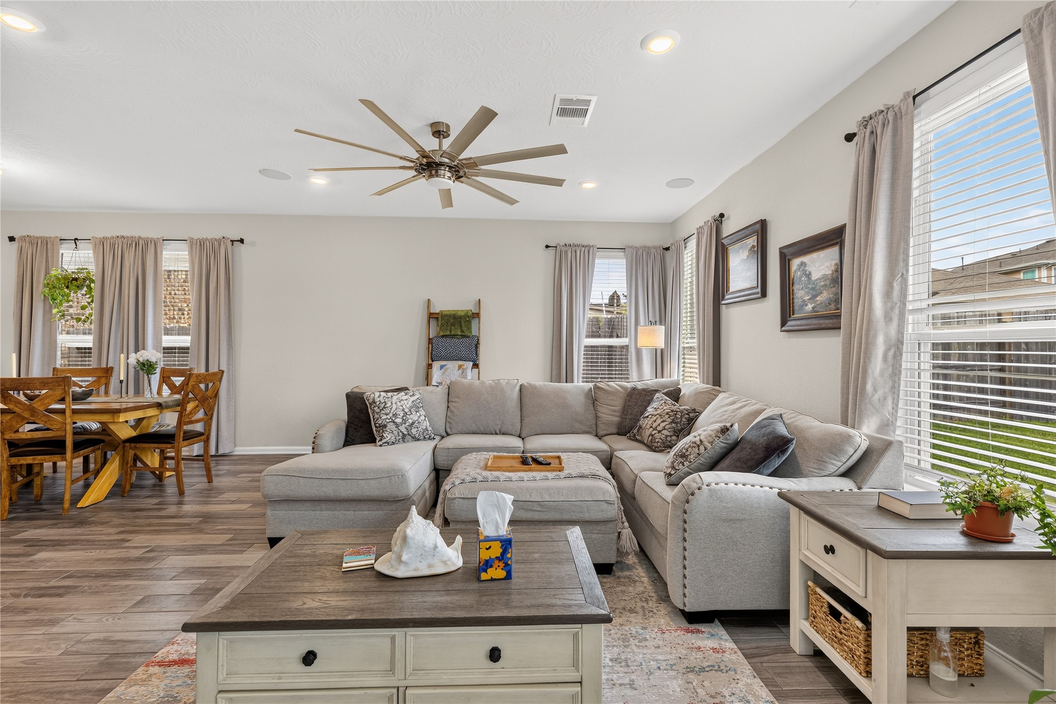1123 Clonmore Court Property Photo 4