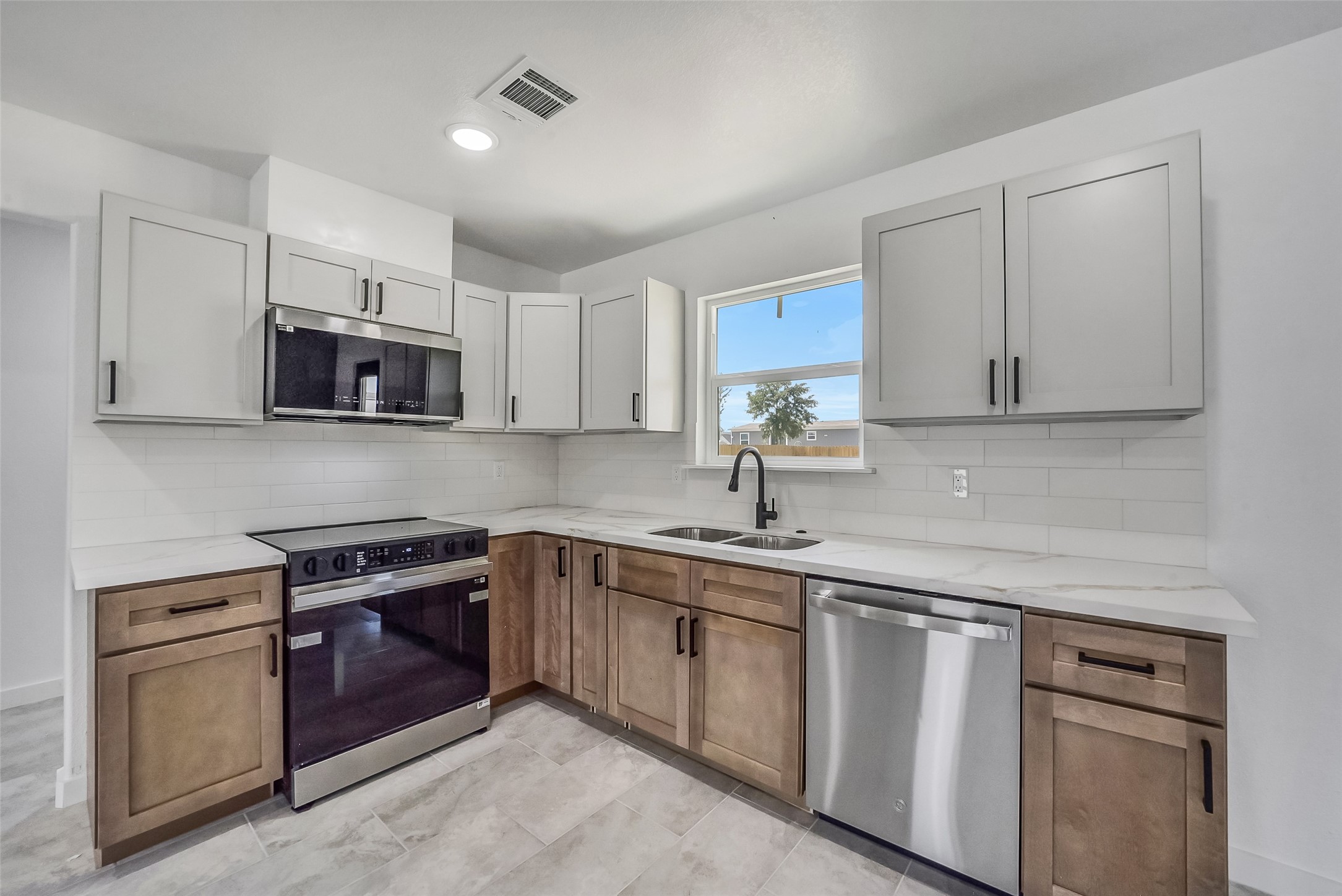 11702 Kelvin Court Property Photo 9