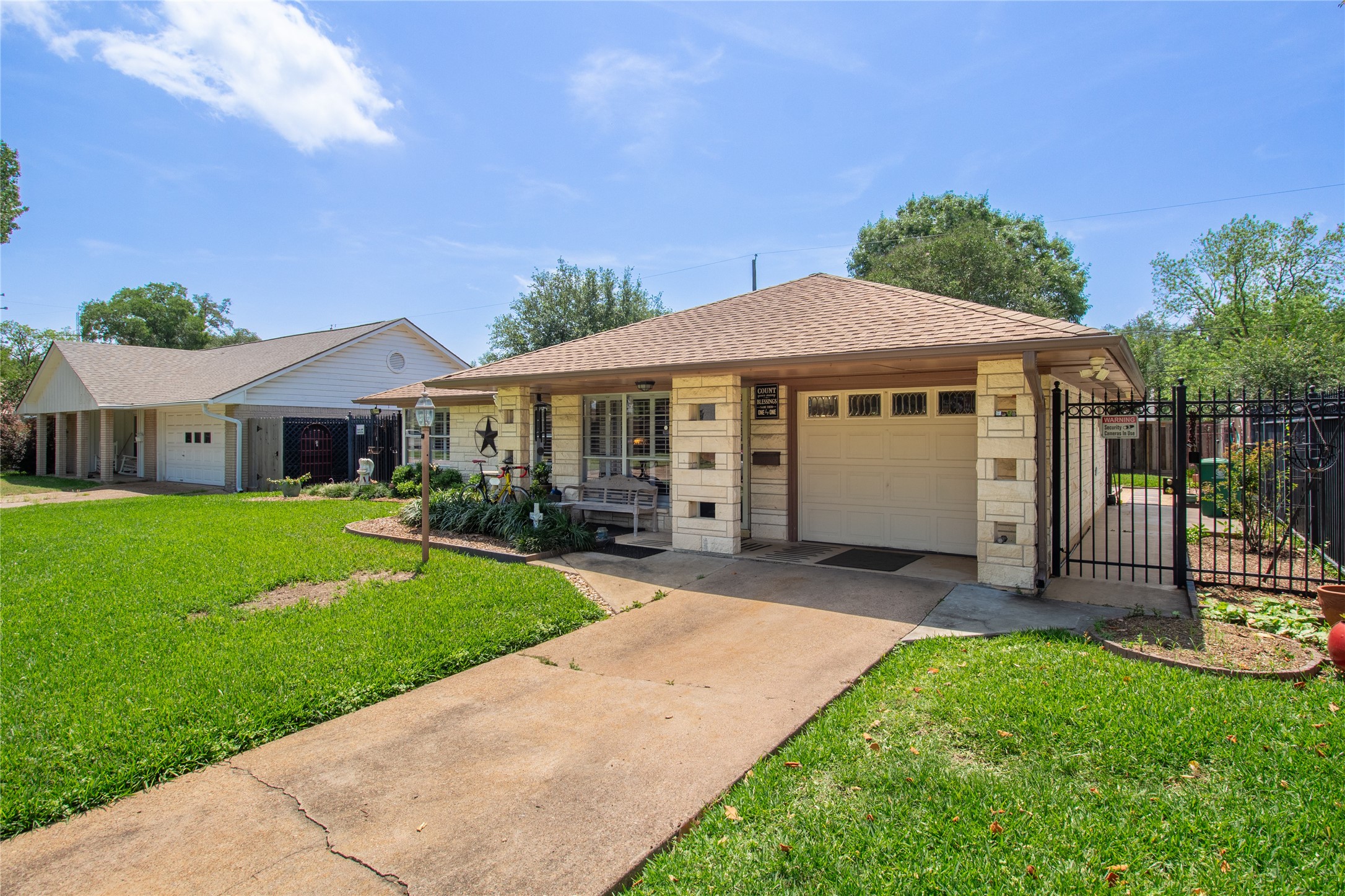 2107 Bron Holly Drive Property Photo 23