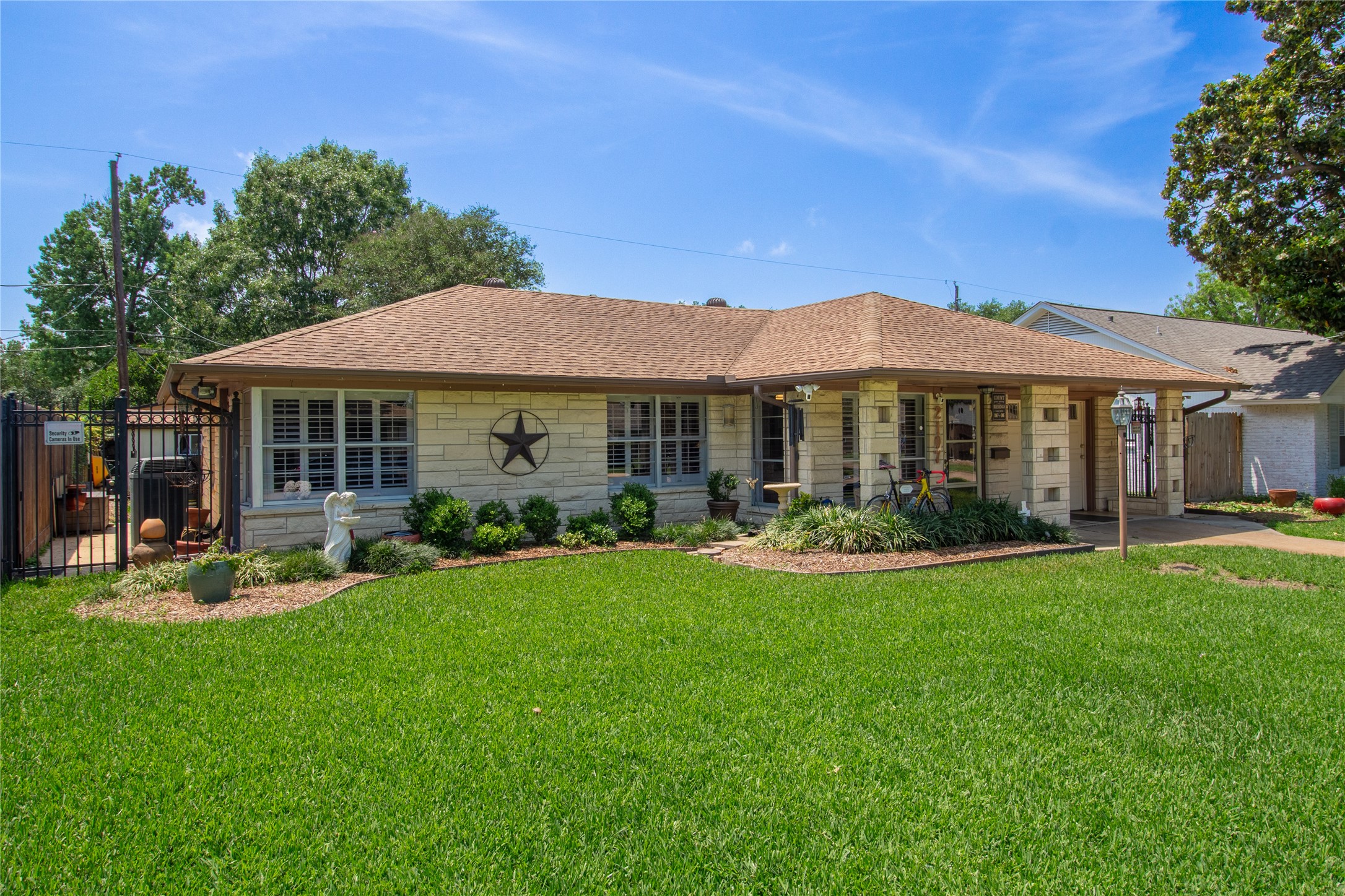 2107 Bron Holly Drive Property Photo 24