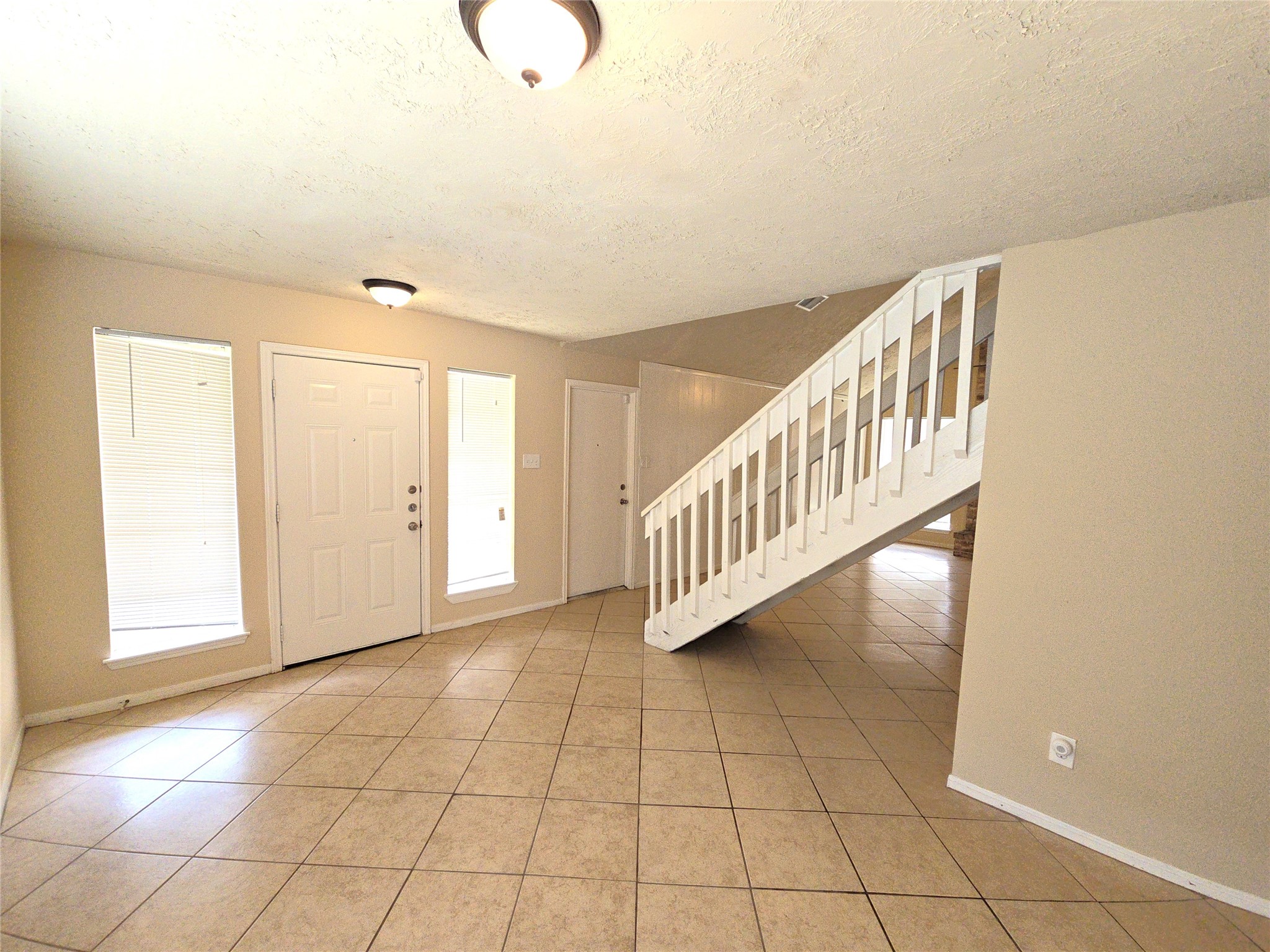 4718 Reynaldo Drive Property Photo 2