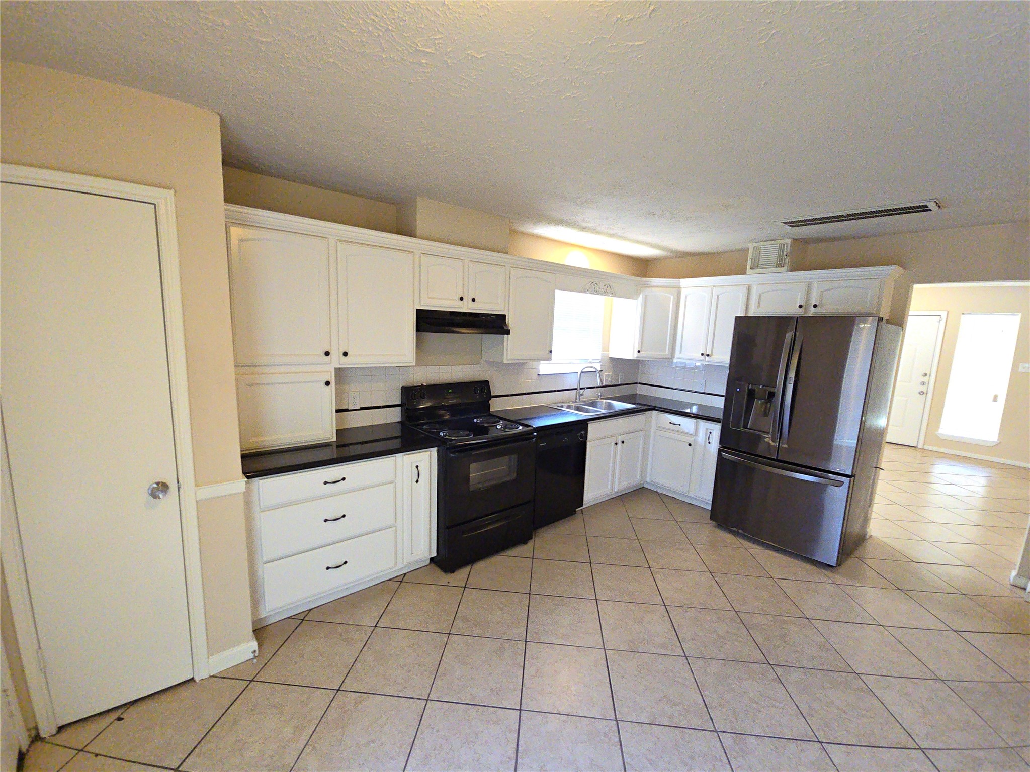 4718 Reynaldo Drive Property Photo 4
