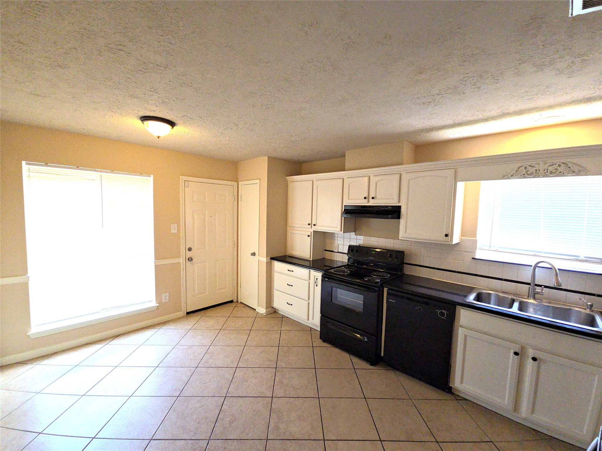 4718 Reynaldo Drive Property Photo 7