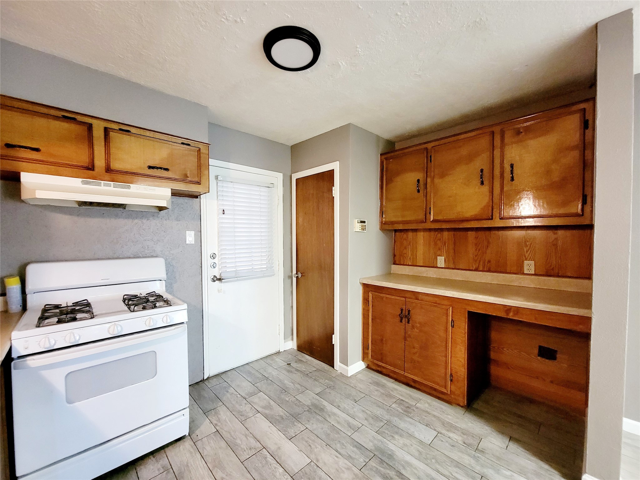 12070 Old County Road 2 Property Photo 7