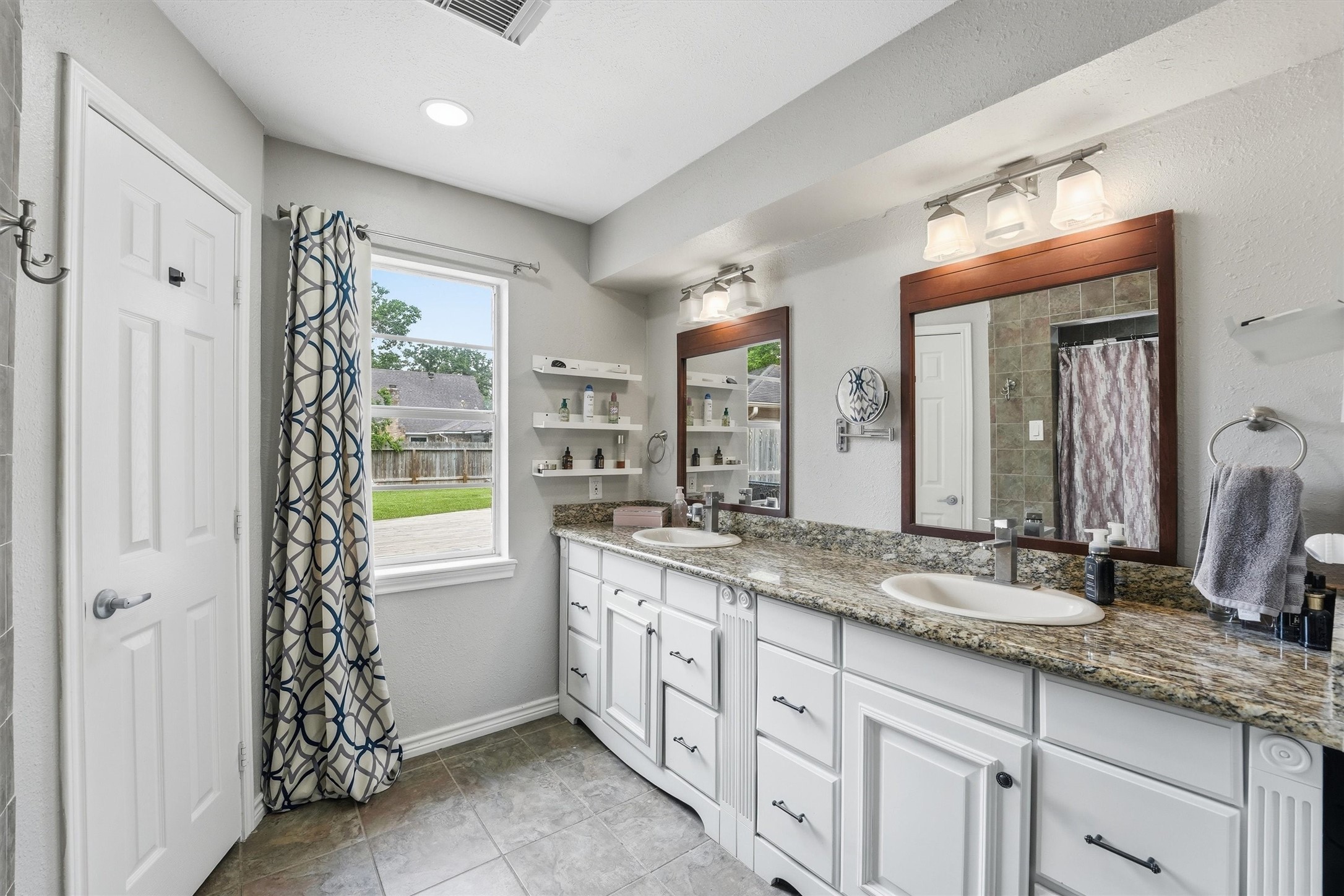 2051 Shadow Rock Drive Property Photo 11