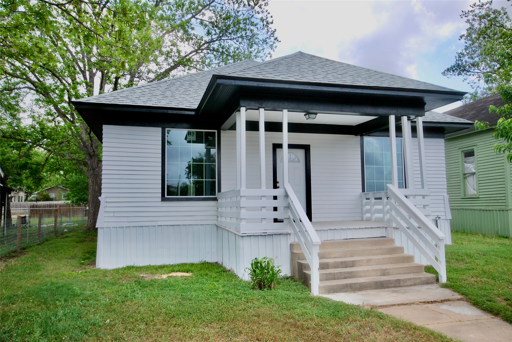 215 E Gonzales Street