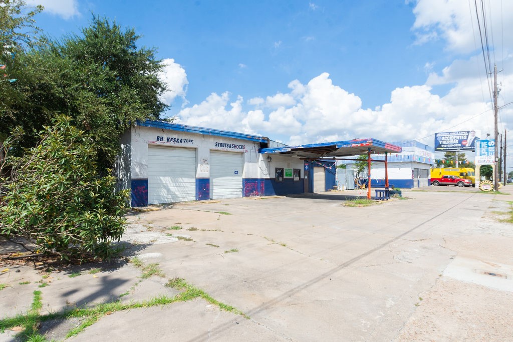 6400 Telephone Road Property Photo 1