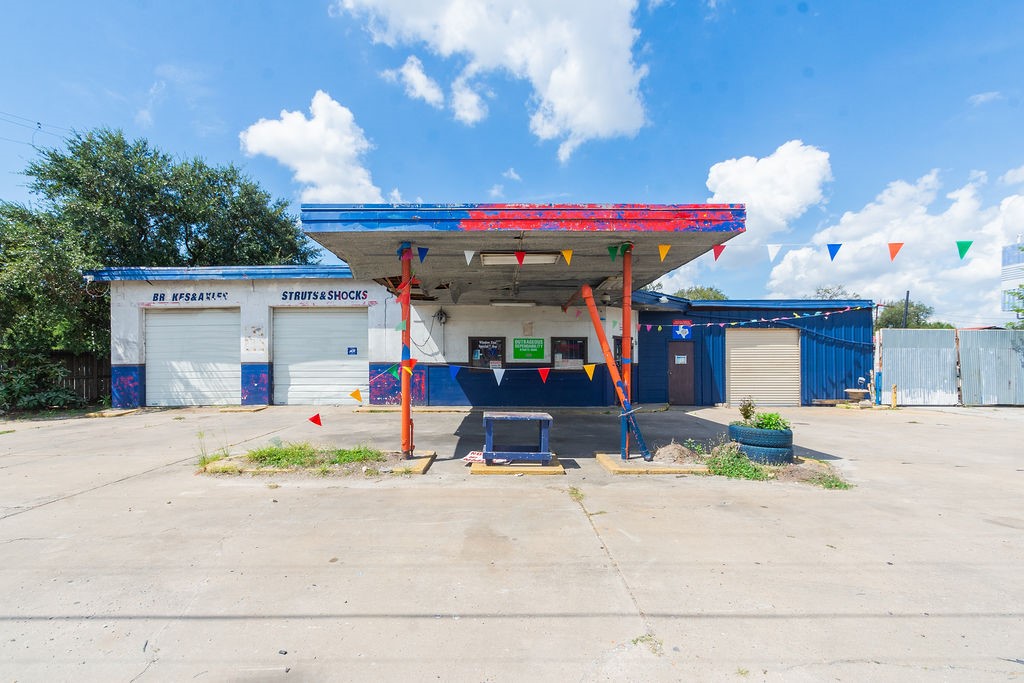6400 Telephone Road Property Photo 2