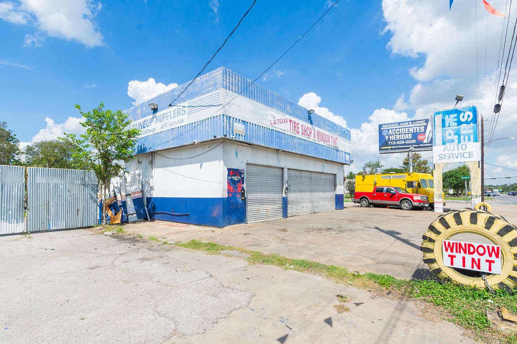 6400 Telephone Road Property Photo 4