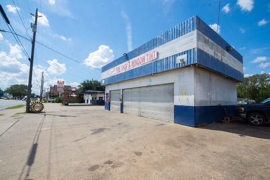 6400 Telephone Road Property Photo 7