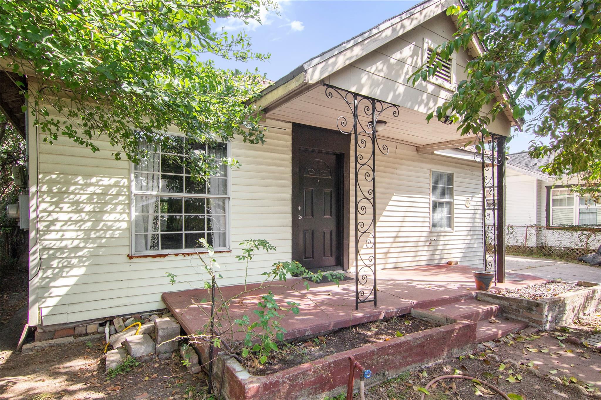 8617 Woodruff Street, Houston Tx 77012 Property Photo 1