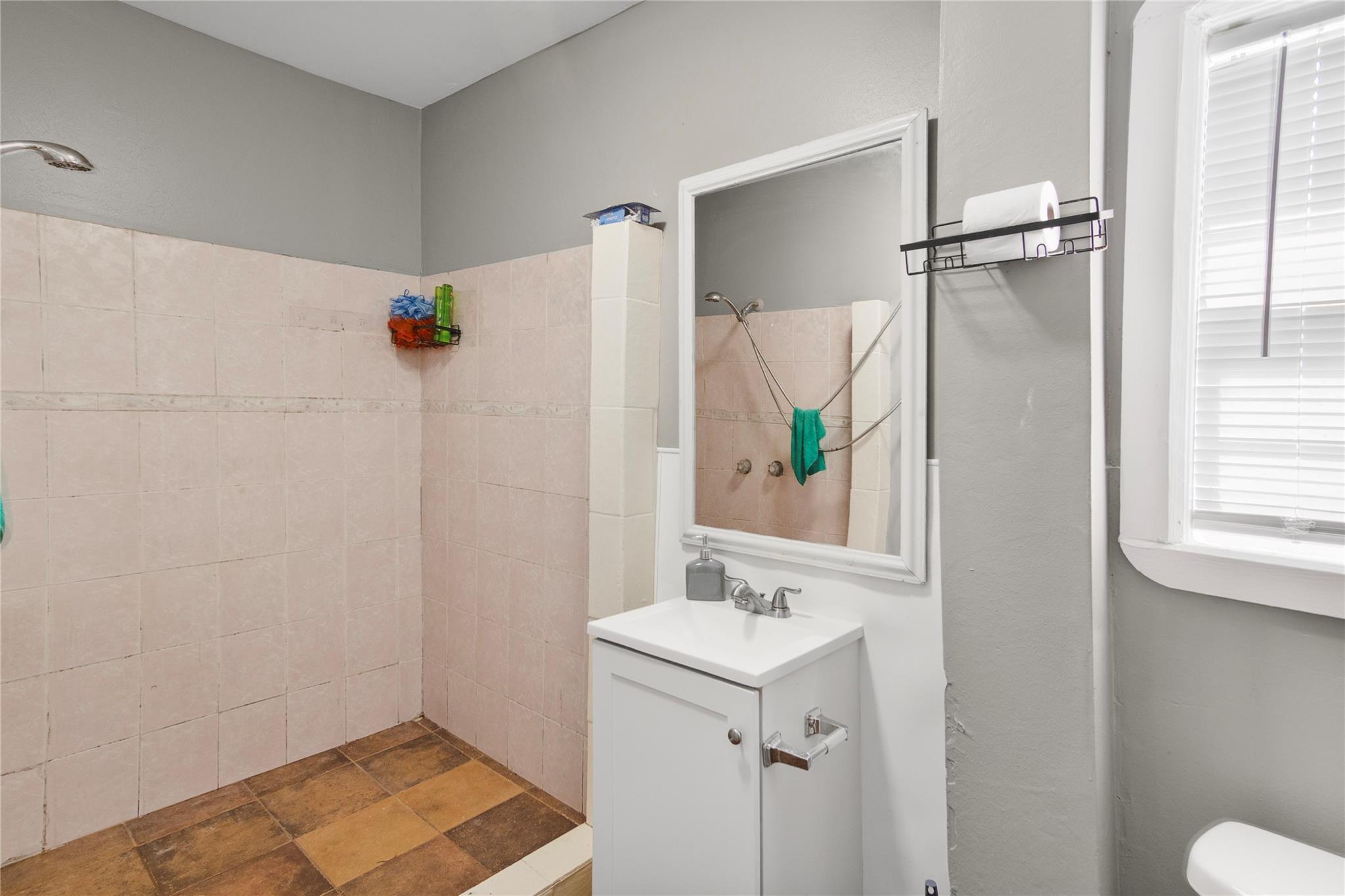 8617 Woodruff Street, Houston Tx 77012 Property Photo 14