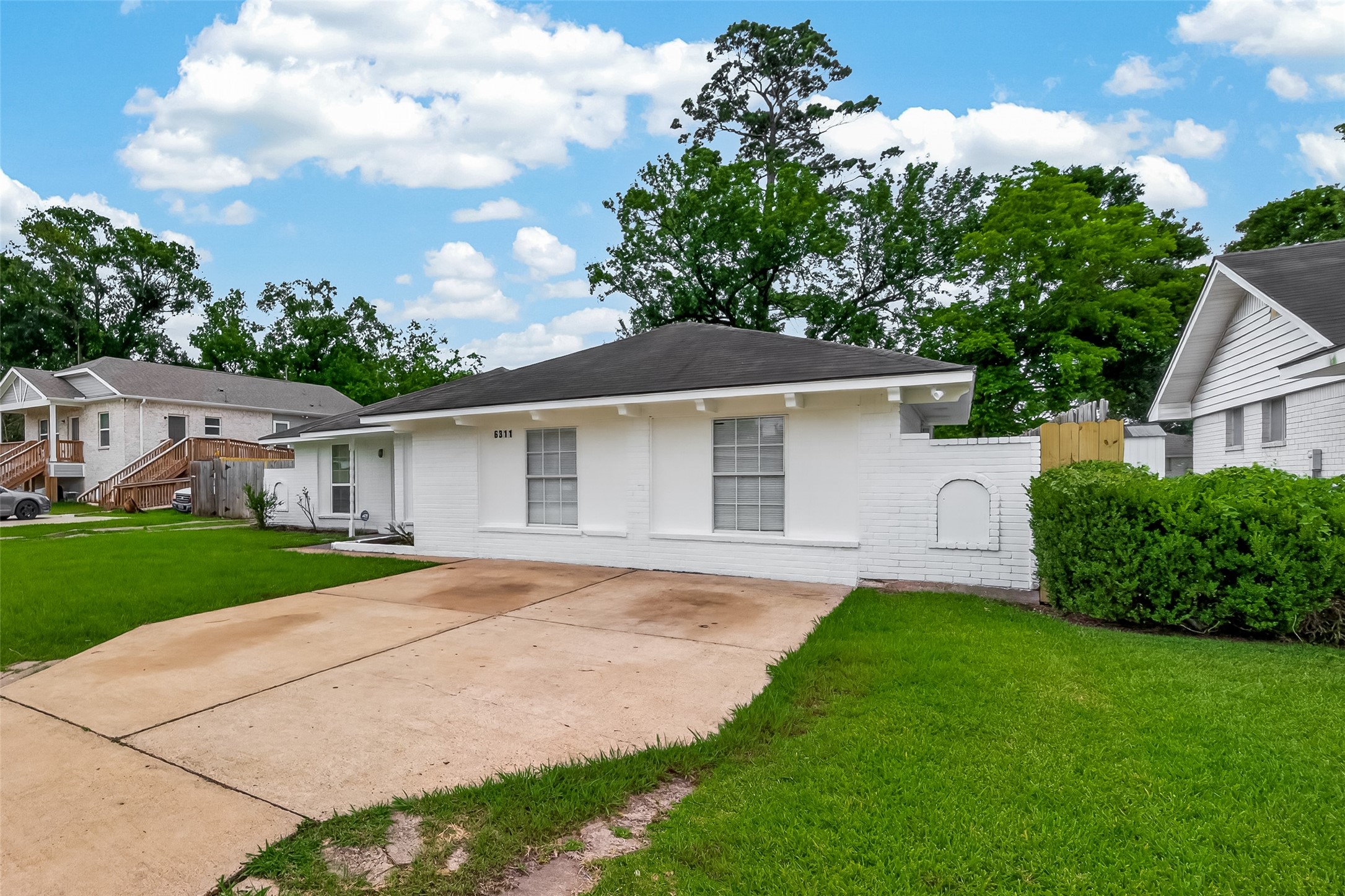 6311 Tall Willow Drive Property Photo 3
