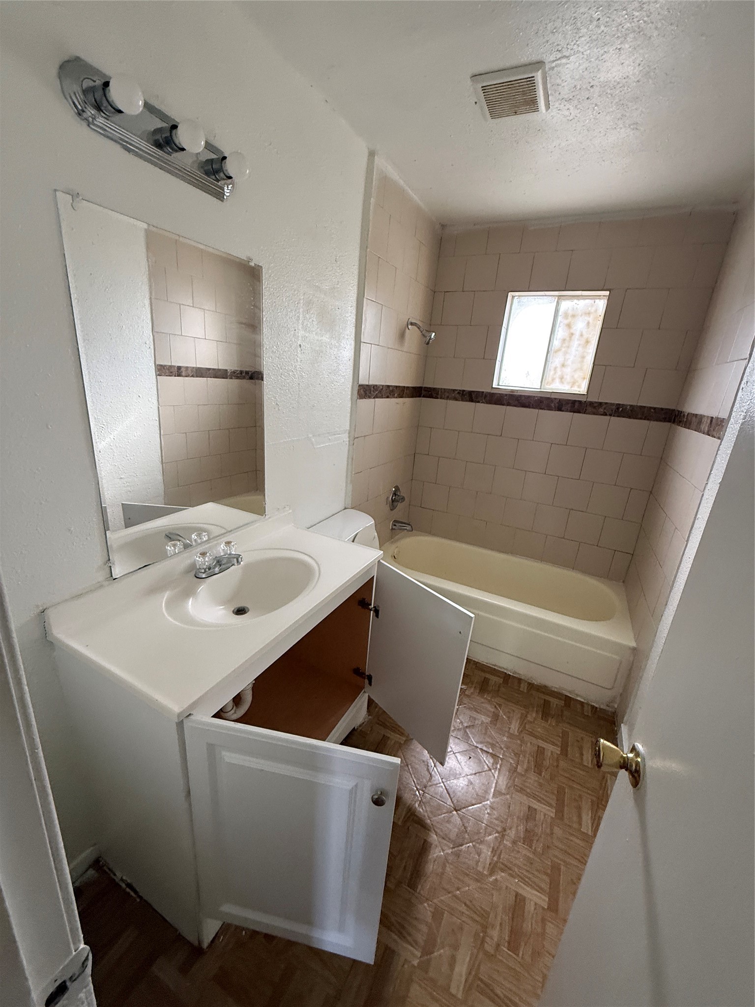 8535 Winkler Drive D07 Property Photo 8