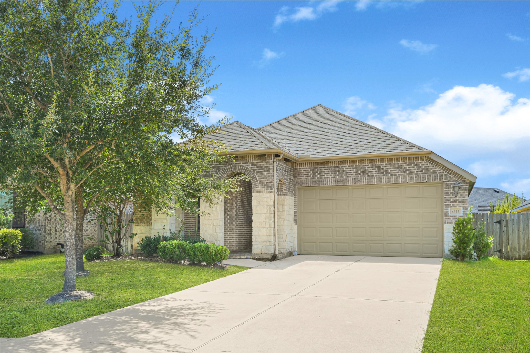 8414 Victoria Springs Drive Property Photo 1