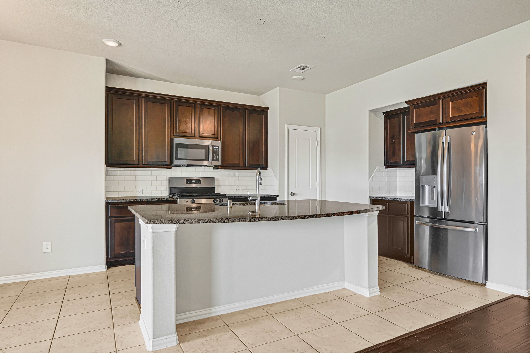 8414 Victoria Springs Drive Property Photo 11