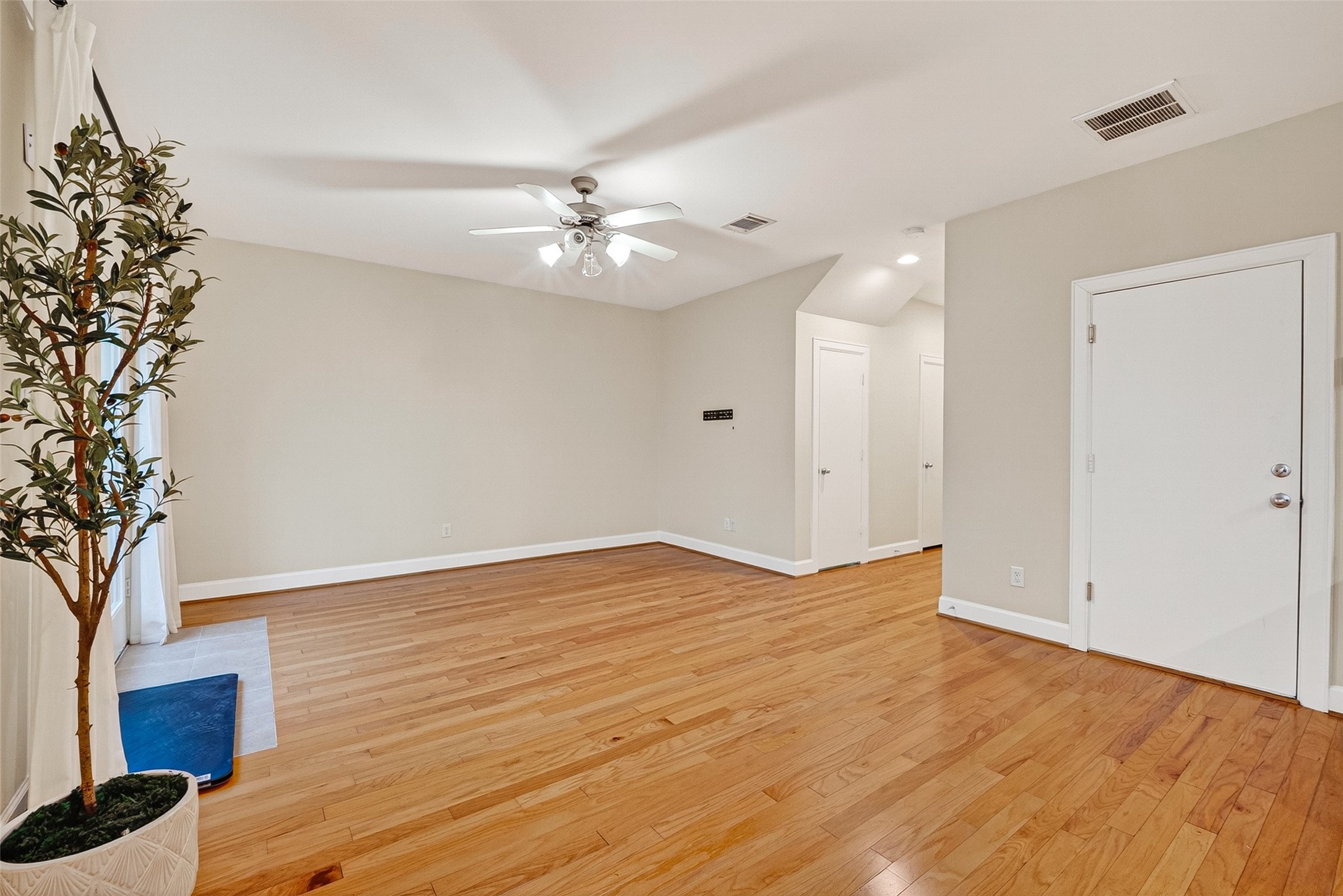 3730 Main Poplar Dr Property Photo 9