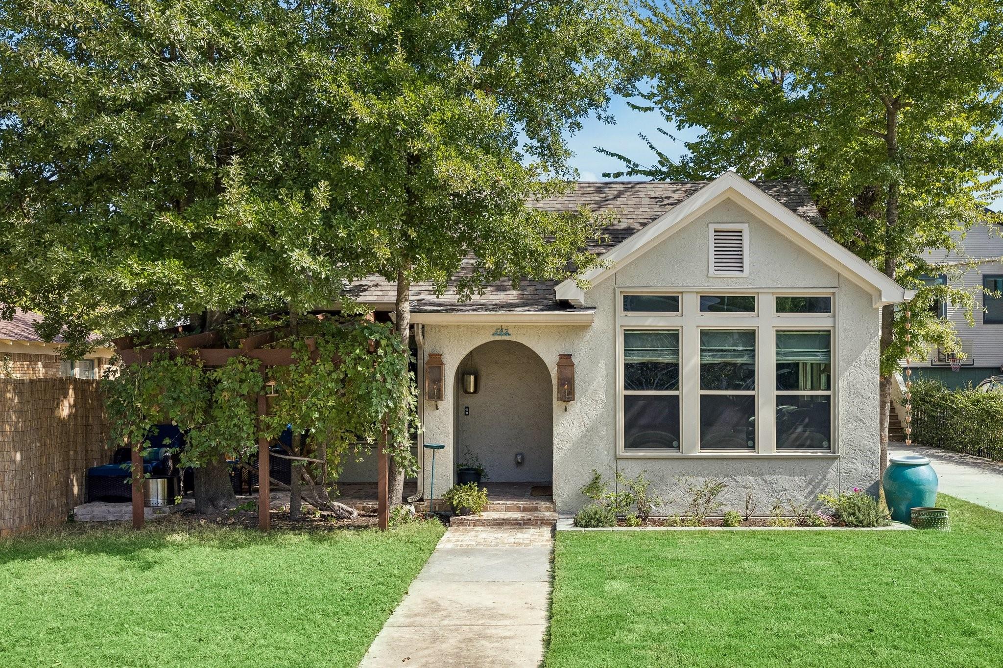 542 Granberry Street, Houston Tx 77007 Property Photo 1