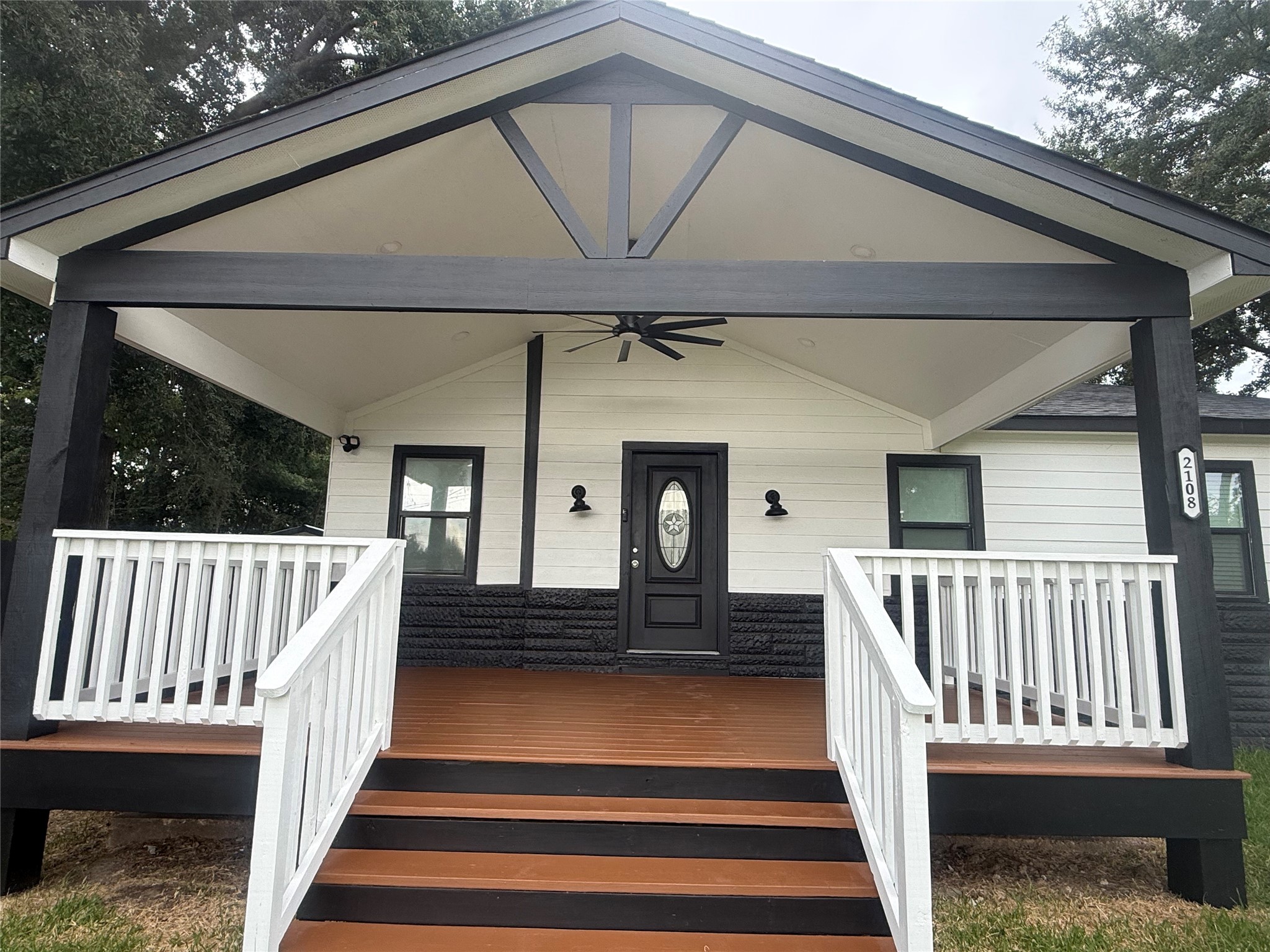 2108 15th Street Property Photo 2