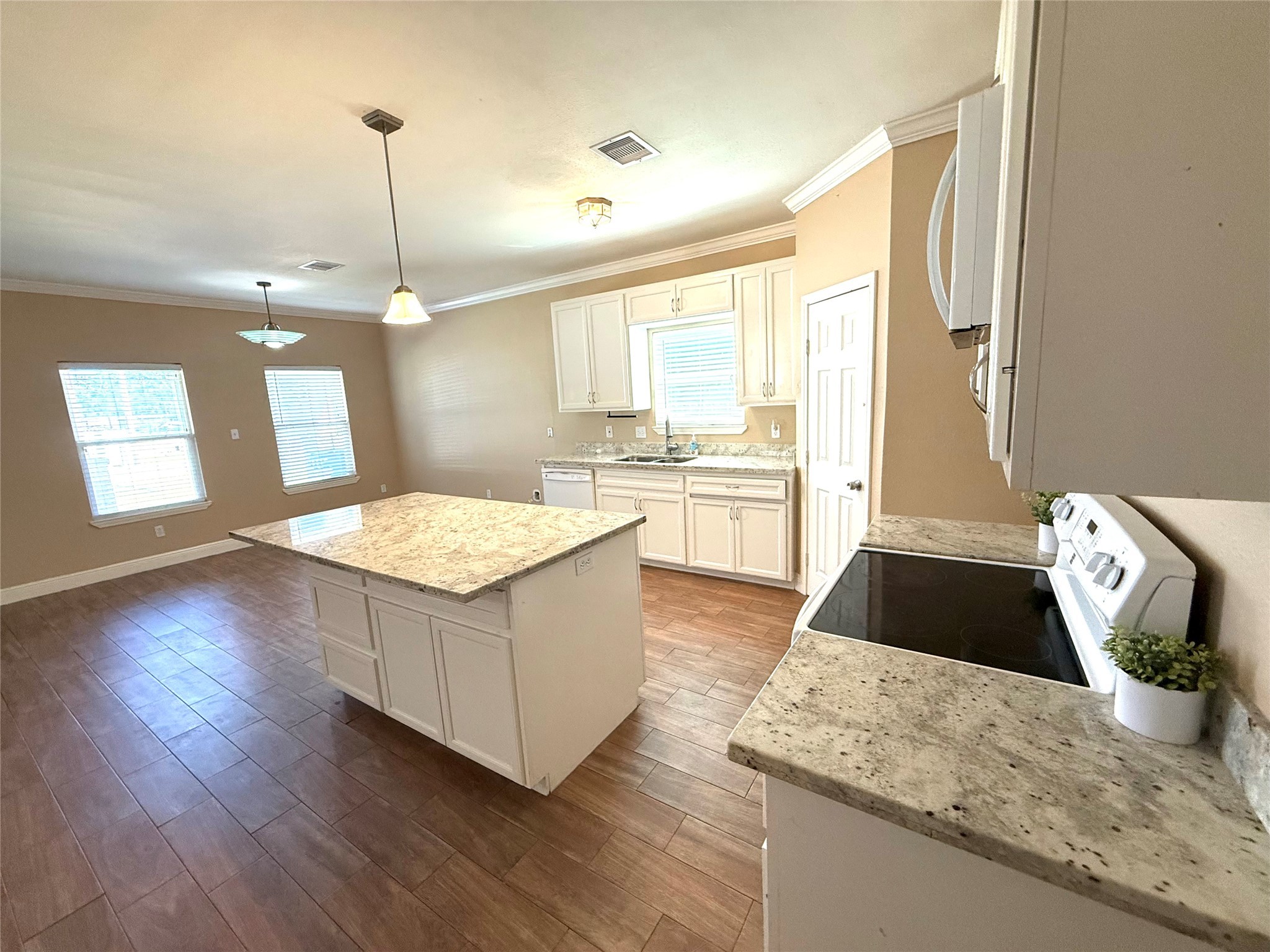 4742 19th Street Property Photo 5