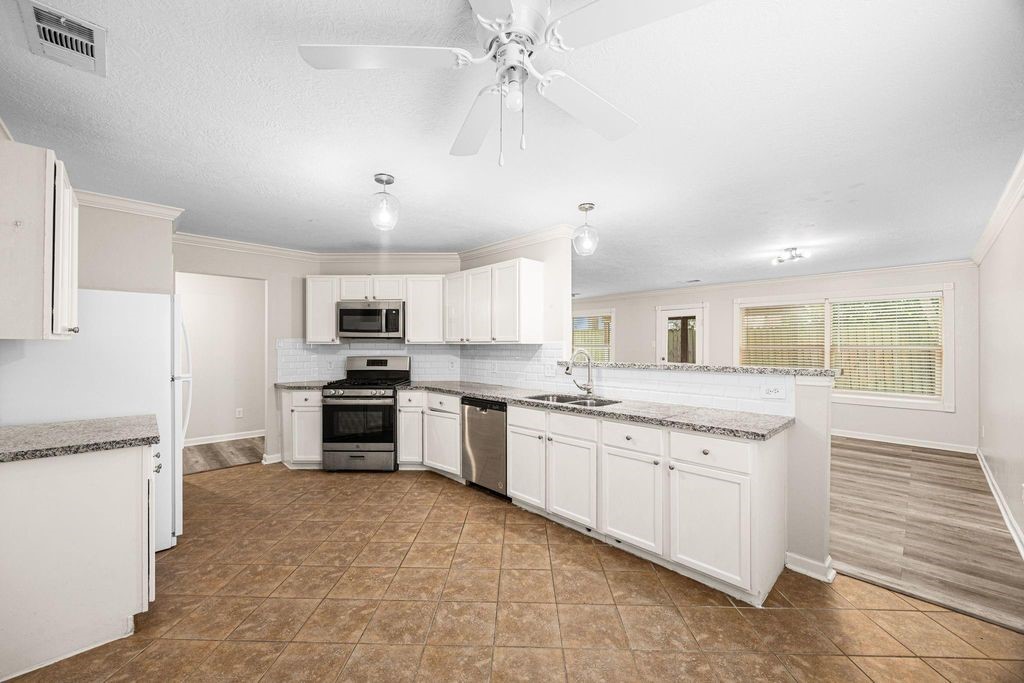 11843 Sunny Stream Drive Property Photo 11