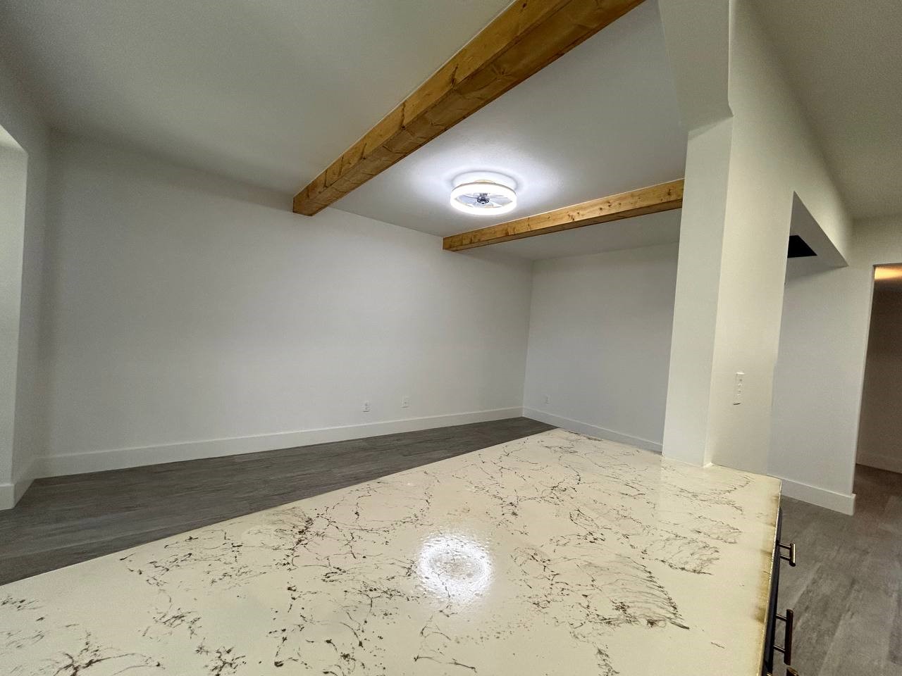 1010 S Wayside Drive 406 Property Photo 17