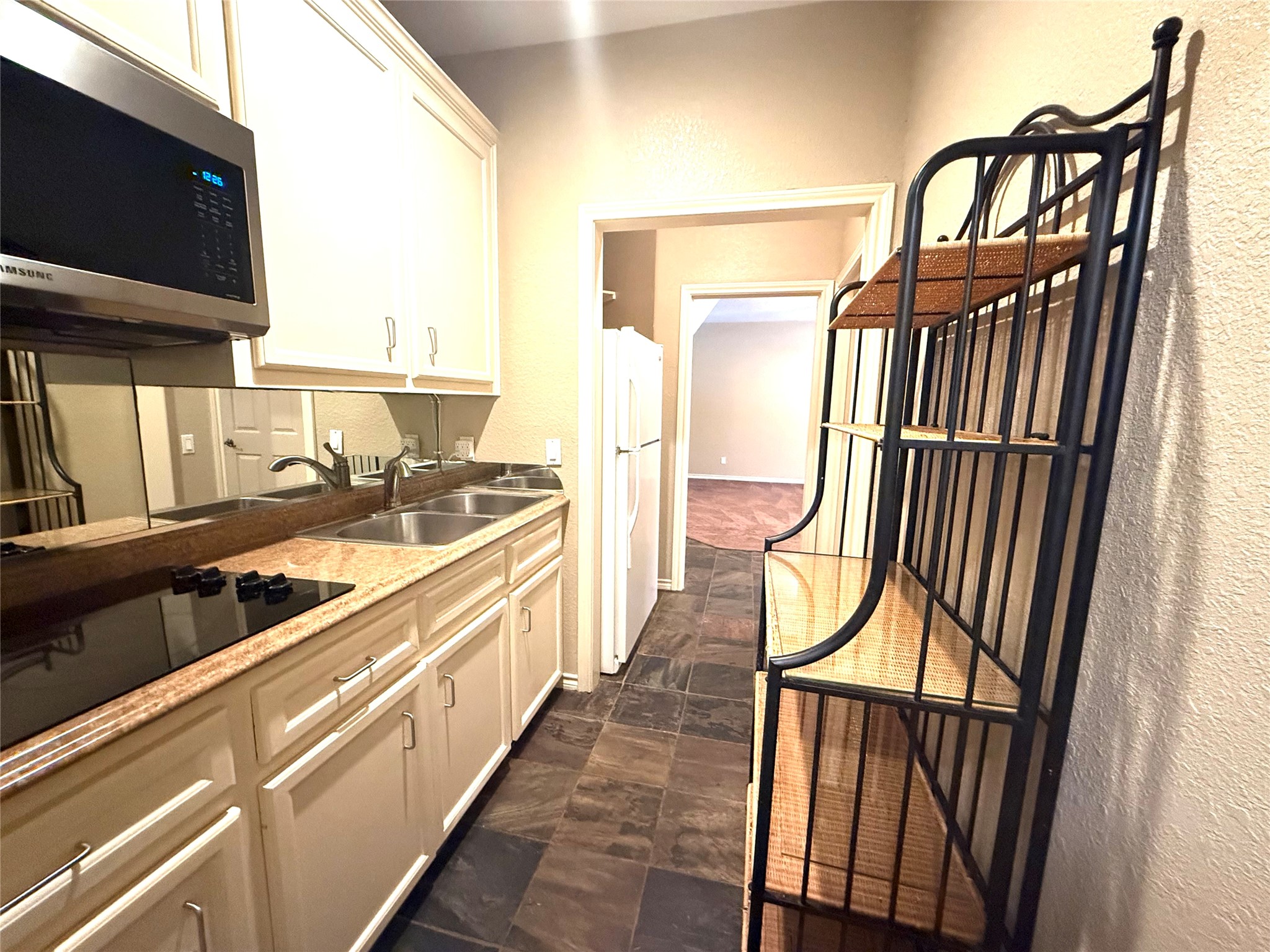 3040 Bayshore Drive 3 Property Photo 9