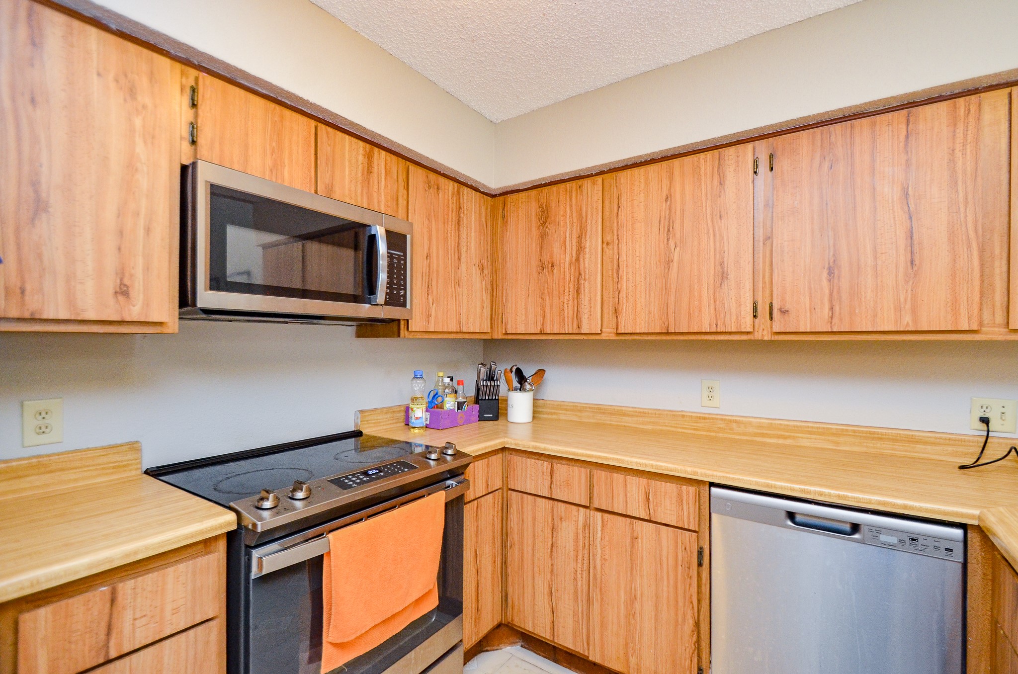 6211 Ludington Drive 21-909 Property Photo 13