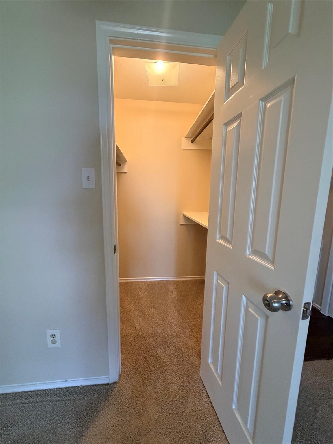 3307 S Peach Hollow Circle Property Photo 5