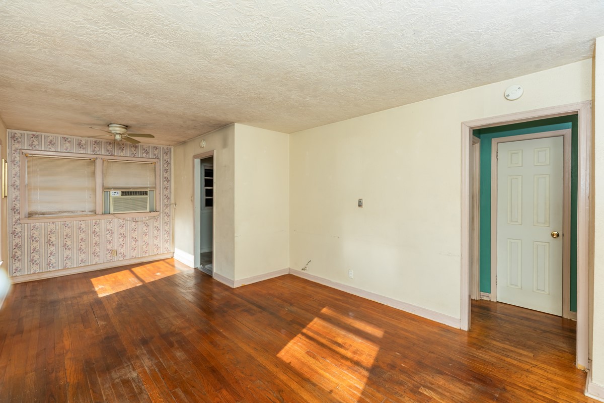 5270 Spencer Drive Property Photo 3