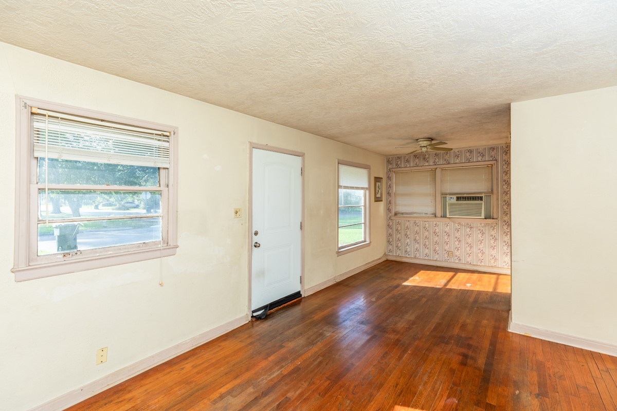 5270 Spencer Drive Property Photo 4
