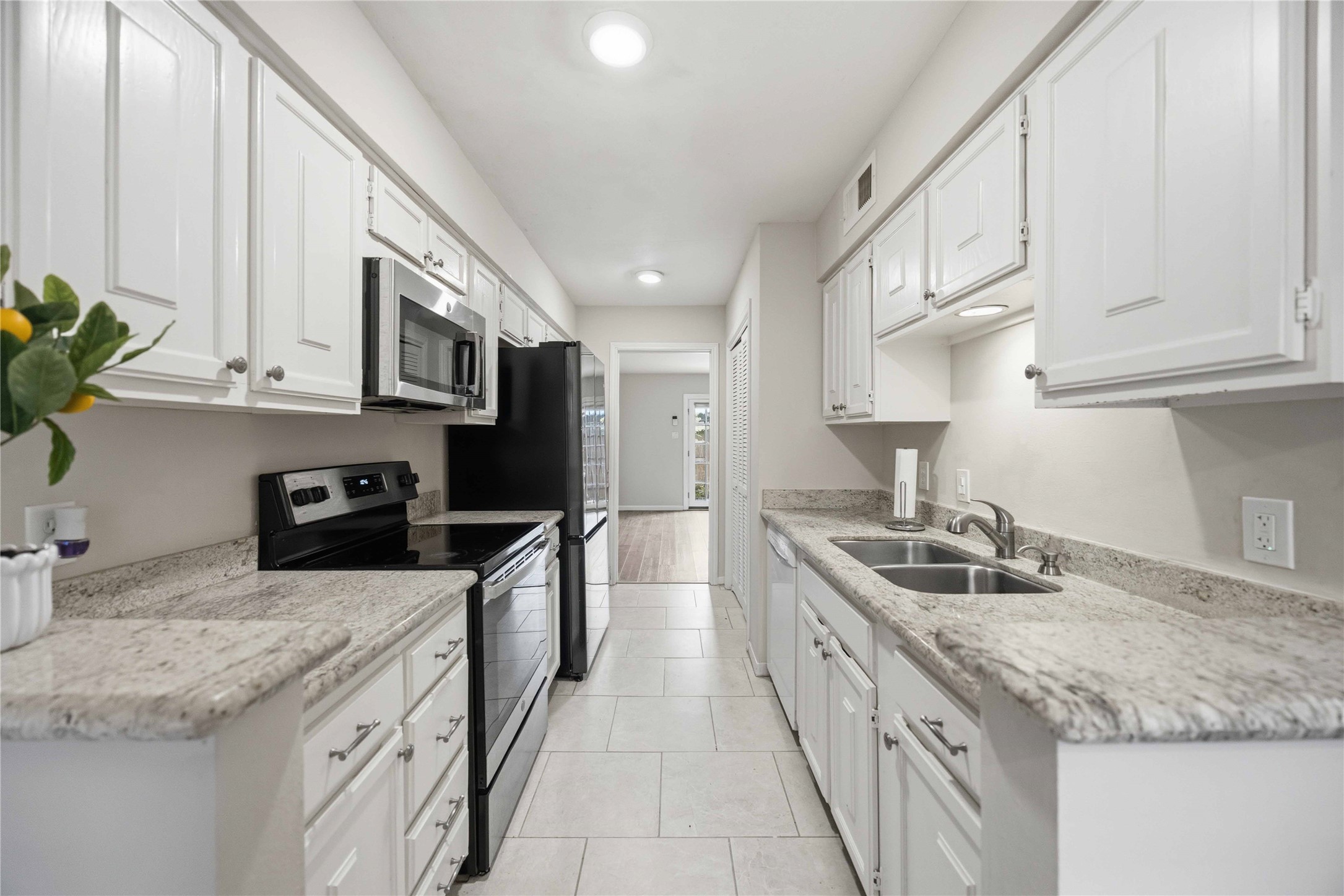 10336 Briar Forest Drive Property Photo 1