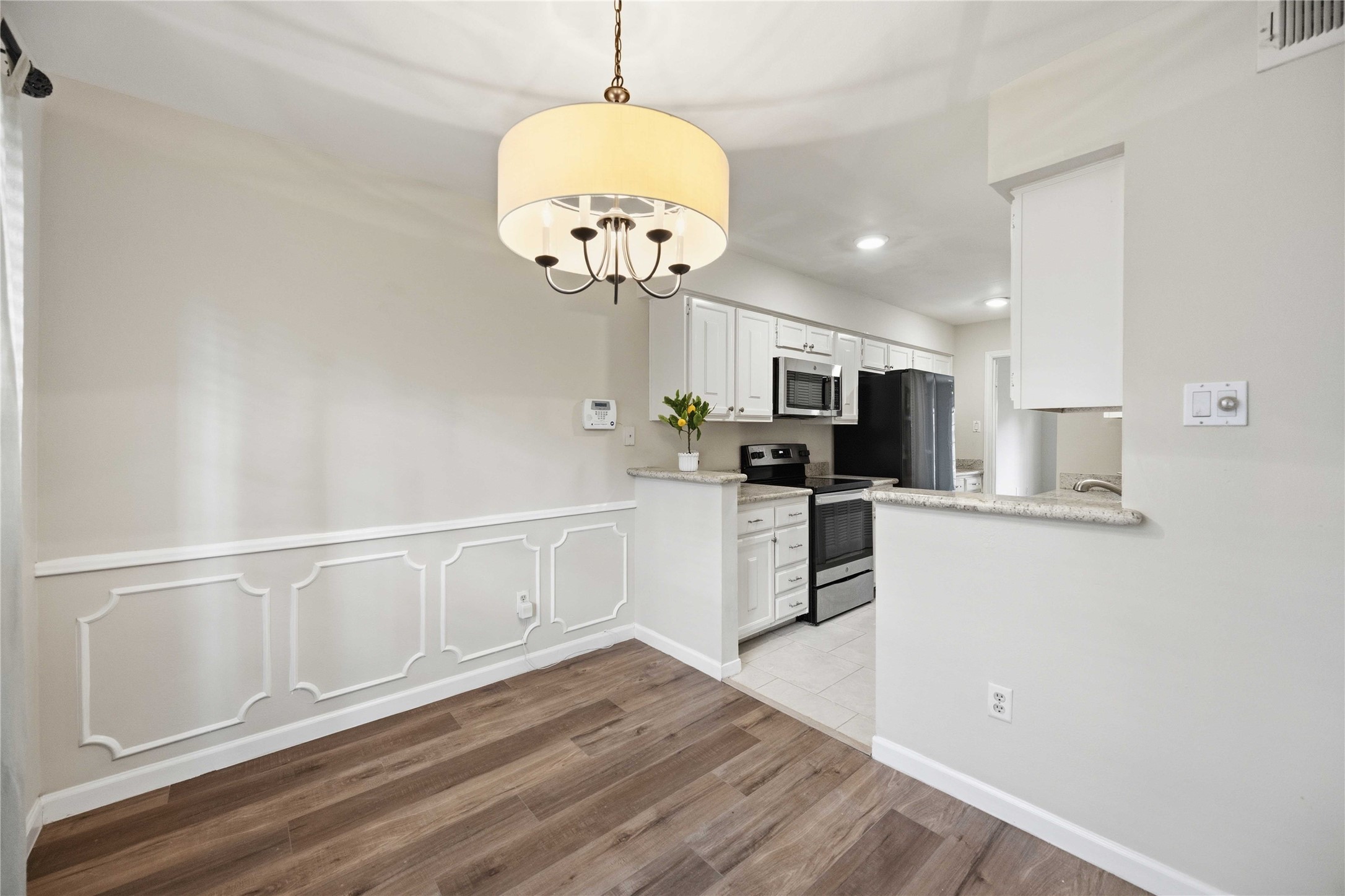 10336 Briar Forest Drive Property Photo 3